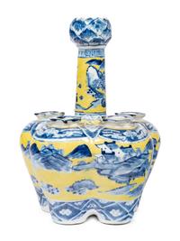 A Chinese Export Yellow Ground Blue and White Porcelain Tulip Vase