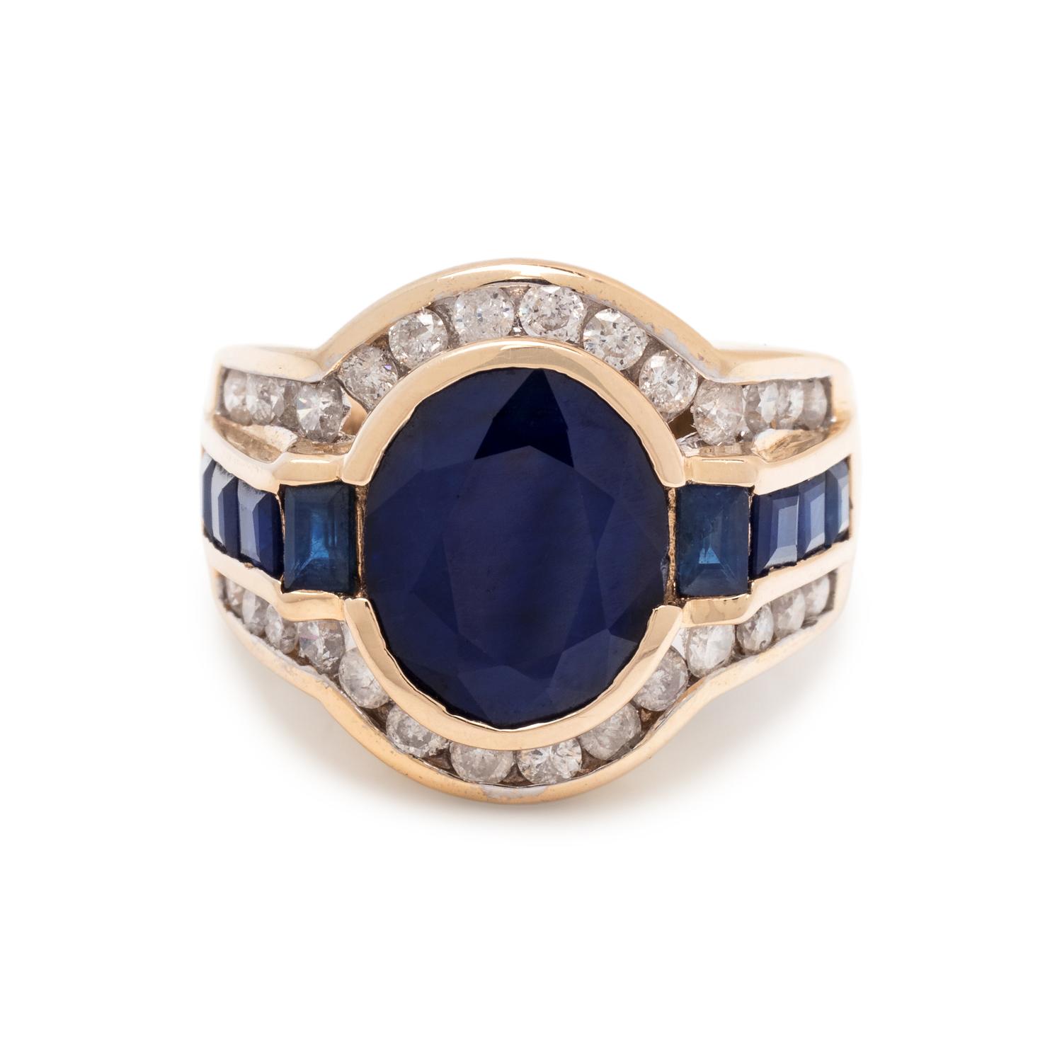 SAPPHIRE AND DIAMOND RING