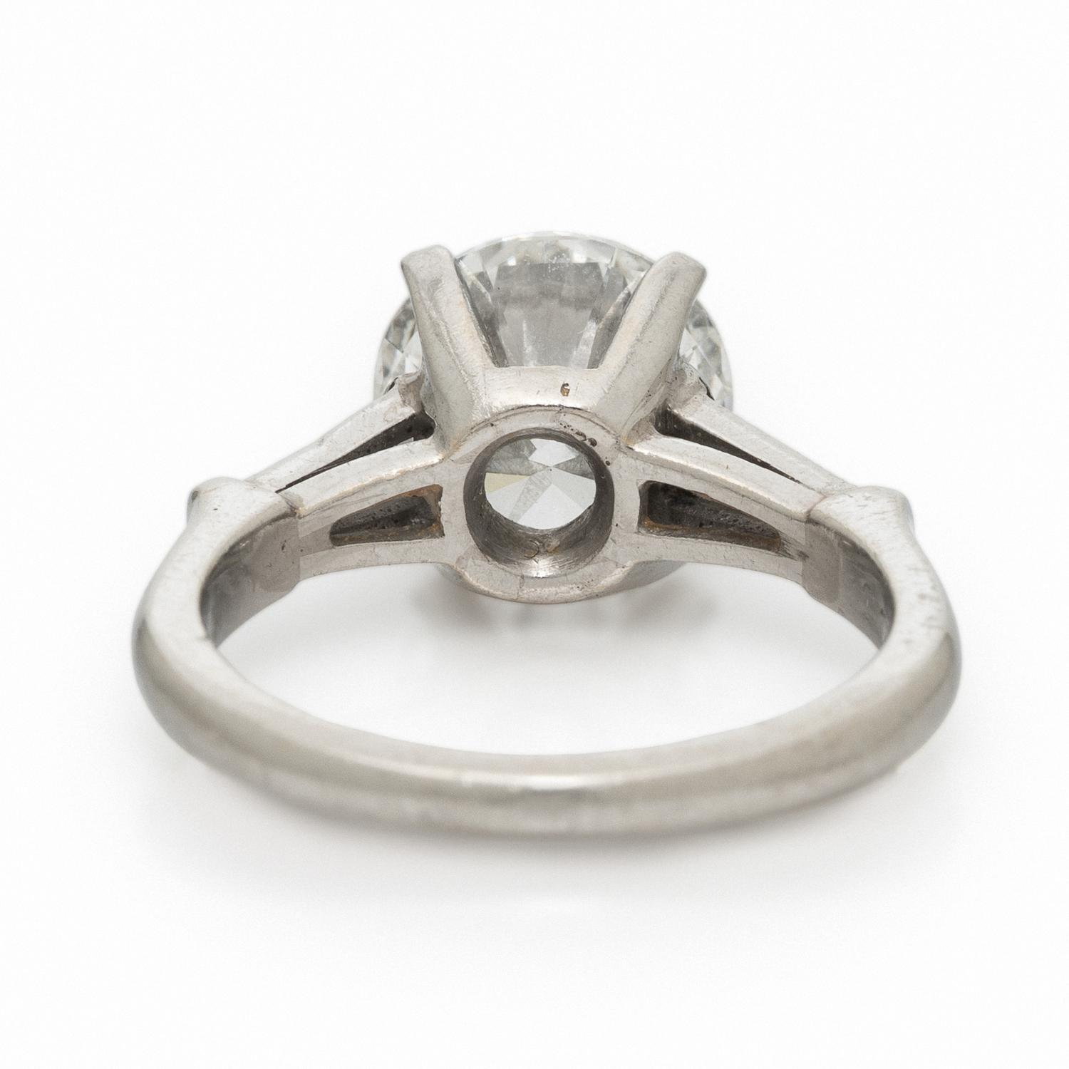 CARTIER, DIAMOND AND PLATINUM RING