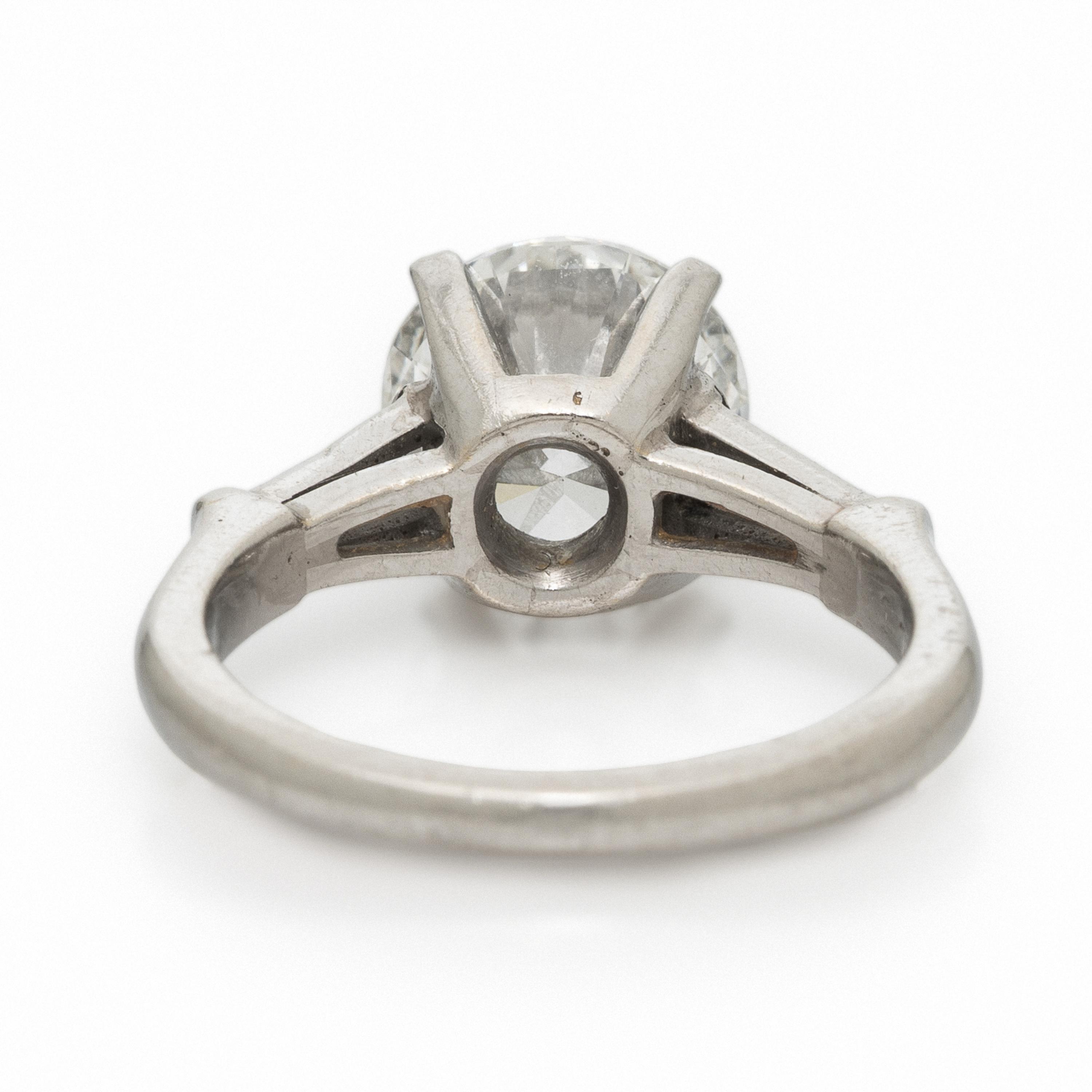 CARTIER, DIAMOND AND PLATINUM RING