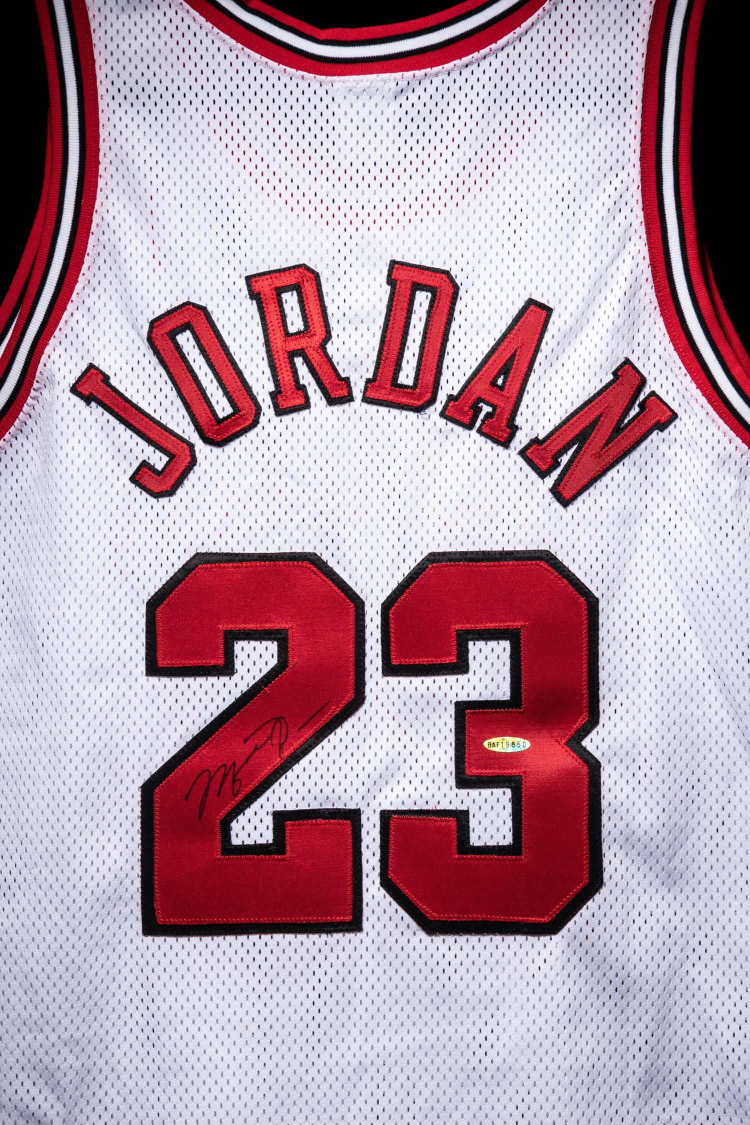 A Michael Jordan Chicago Bulls Signed Autograph Authentic Home 23 Nike Jersey (Upper Deck Authenticated)