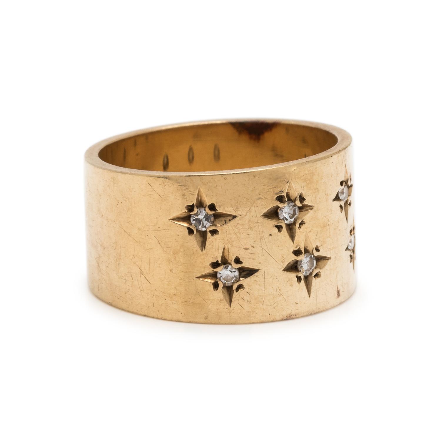 YELLOW GOLD AND DIAMOND RING
