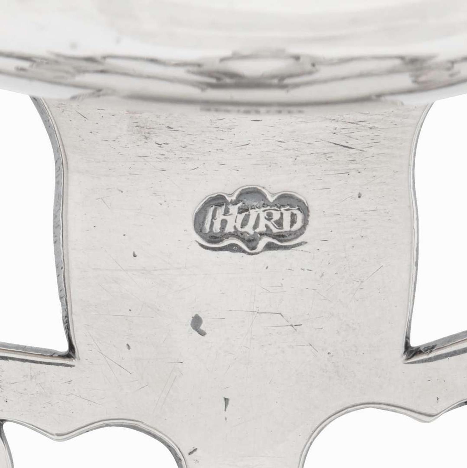 A silver porringer Jacob Hurd (1703-1758), Boston, MA, circa 1740