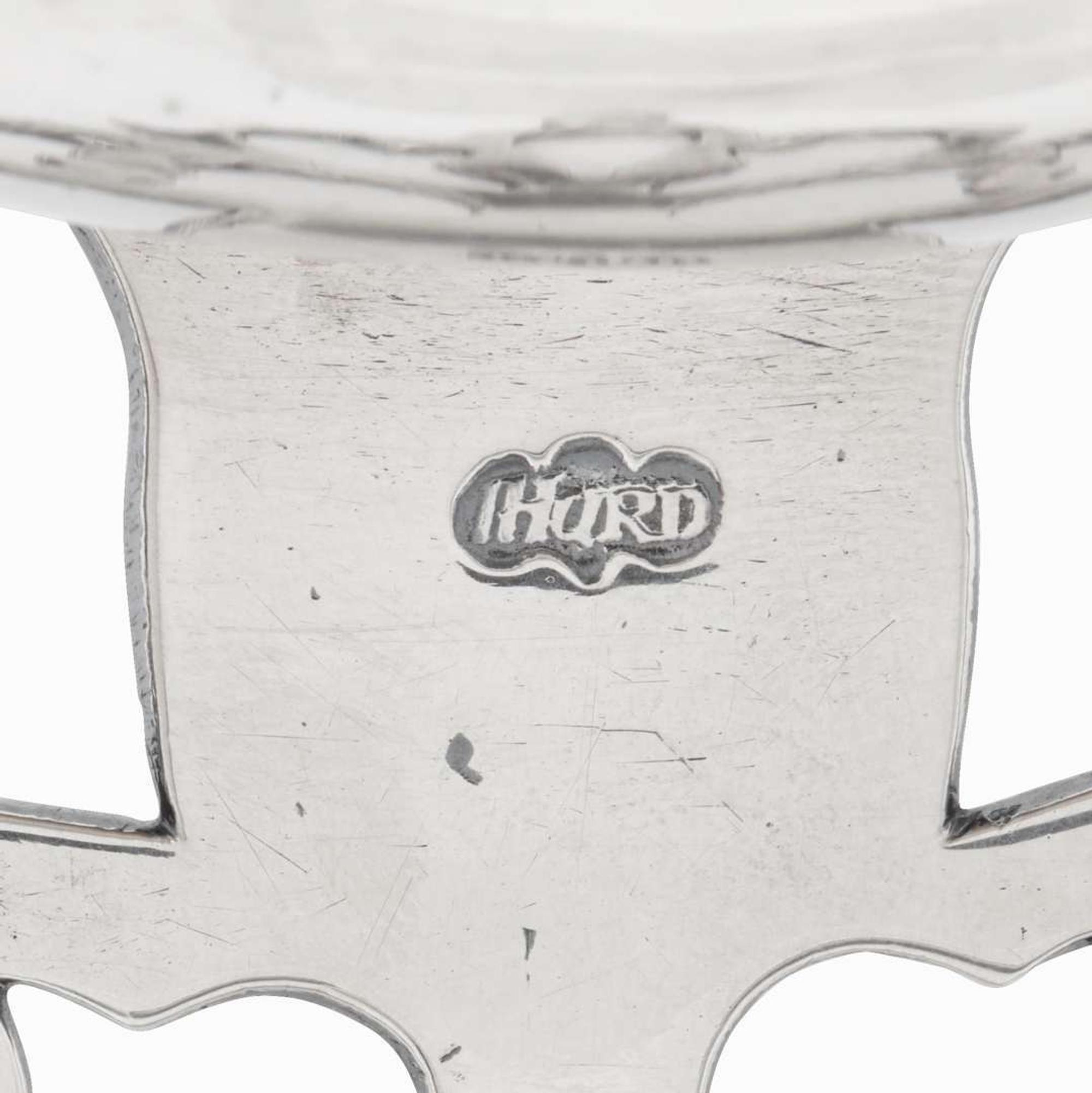 A silver porringer Jacob Hurd (1703-1758), Boston, MA, circa 1740