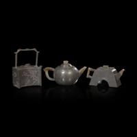 A group of three Chinese jade-mounted pewter teapots 嵌玉錫包茶壺一組三把