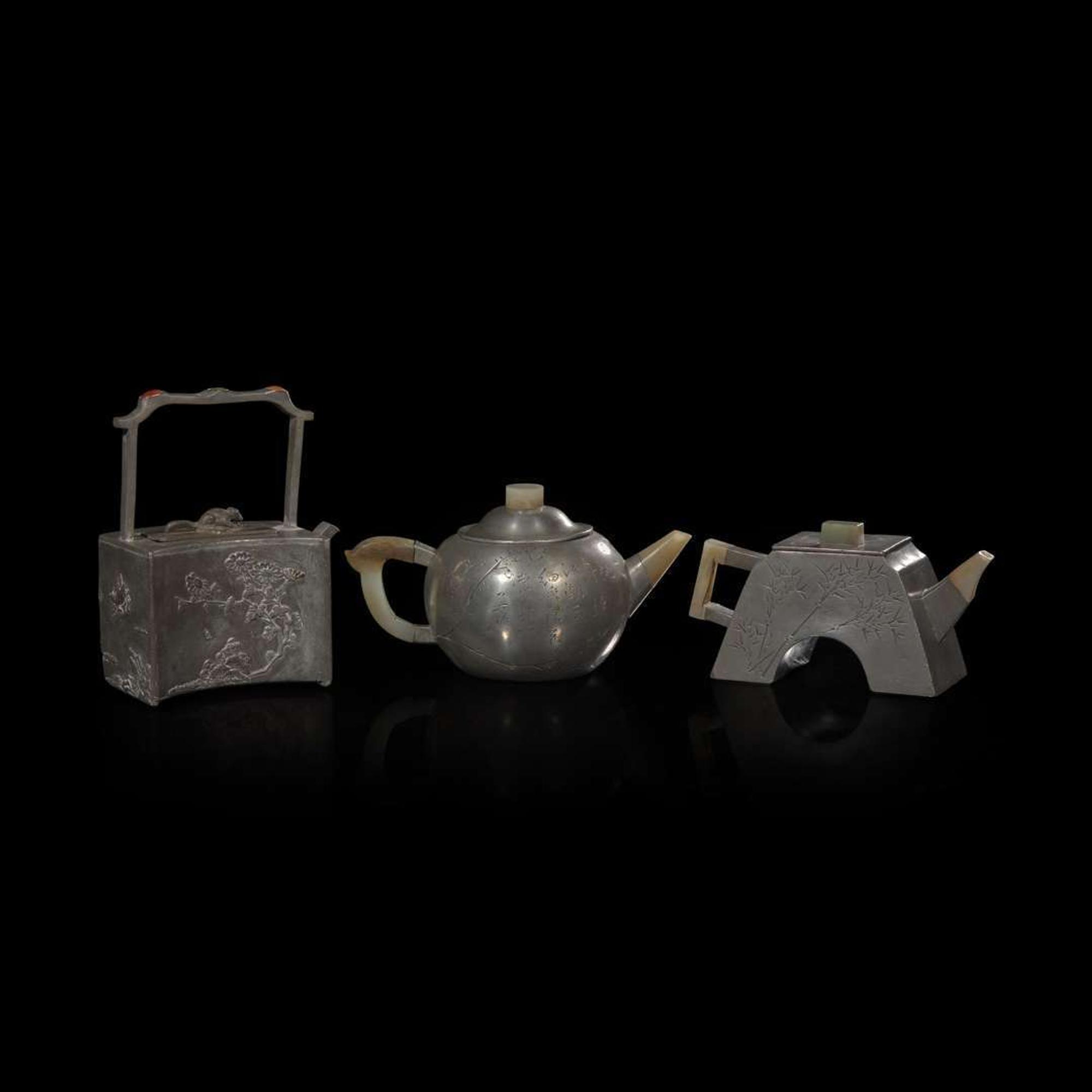 A group of three Chinese jade-mounted pewter teapots 嵌玉錫包茶壺一組三把