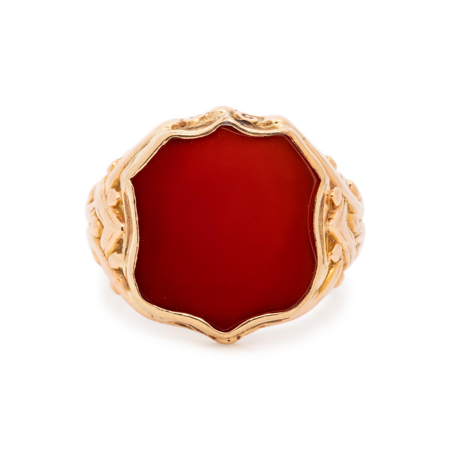 ANTIQUE, YELLOW GOLD AND CARNELIAN SIGNET RING