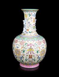 A Chinese Famille Rose Porcelain Vase