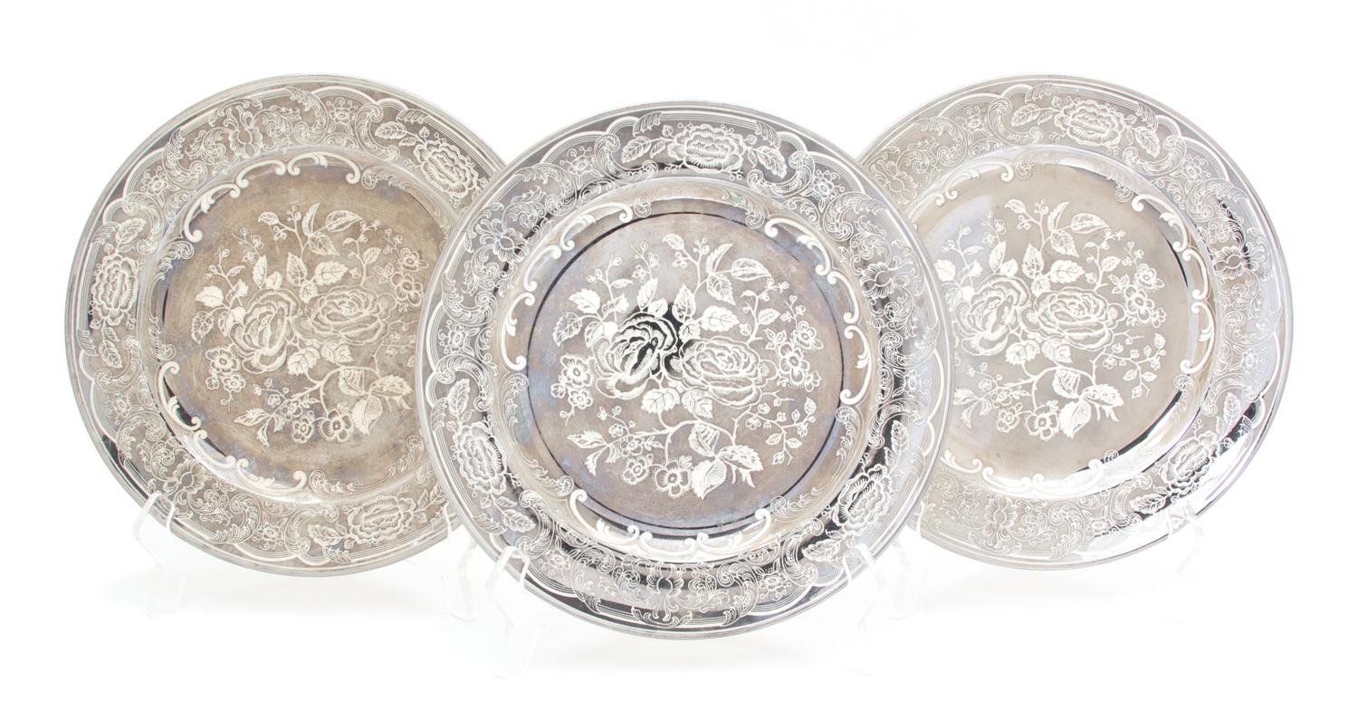 Eight Johnson Brothers Pareek Pattern Porcelain Luncheon Plates Diameter 8 7/8 inches. — 20TH CENTURY