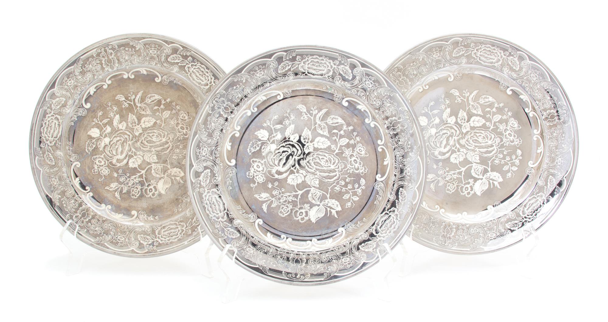 Eight Johnson Brothers Pareek Pattern Porcelain Luncheon Plates Diameter 8 7/8 inches. — 20TH CENTURY