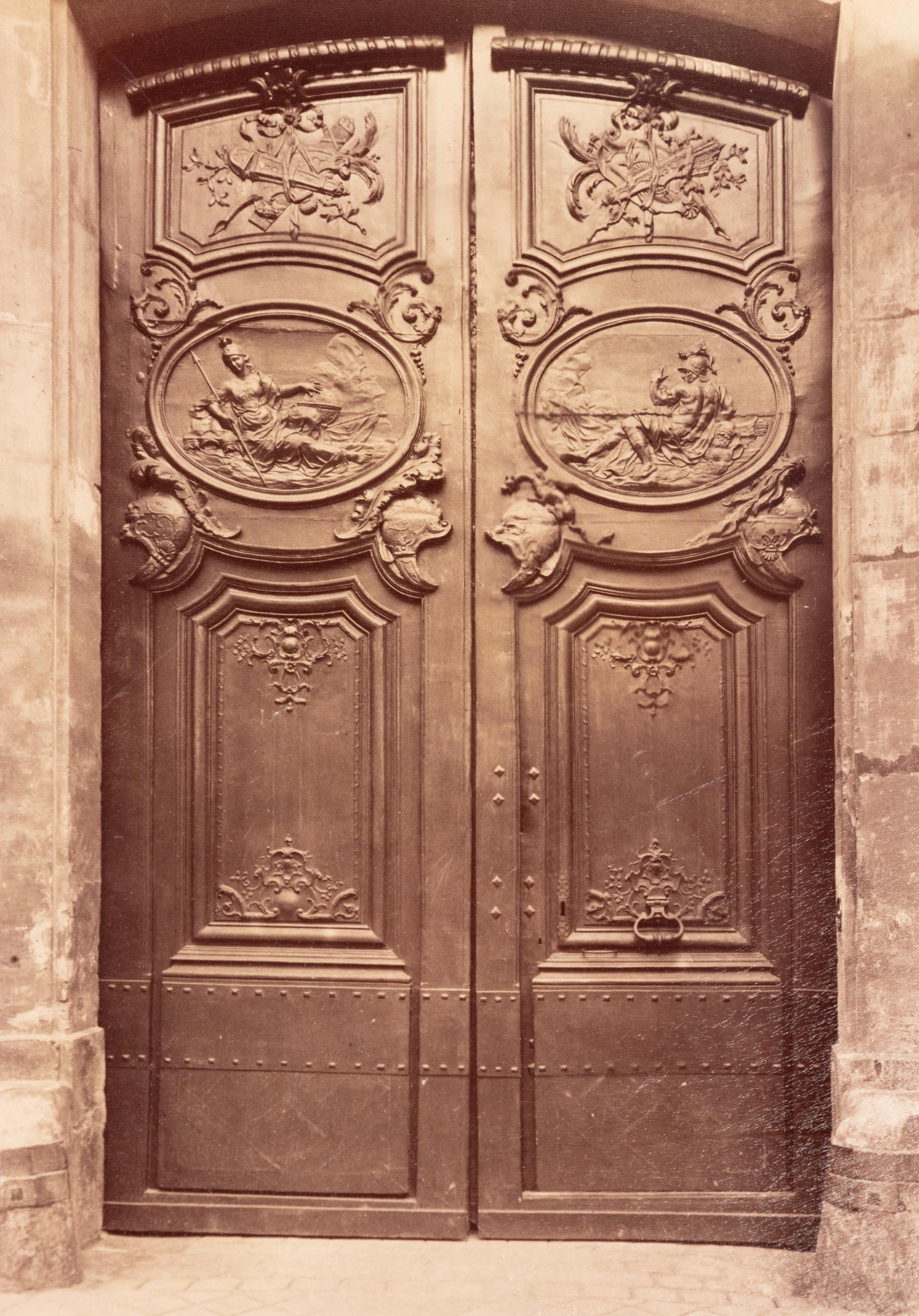 A group of three photographs ( Hôtel de la Comtess de Verrue, rue du Regard , 1899; Hôtel de Gouffier, rue de Varenne 56 , 1899-1900; Hôtel d'Argouges, rue Seguier 16 , 1900)