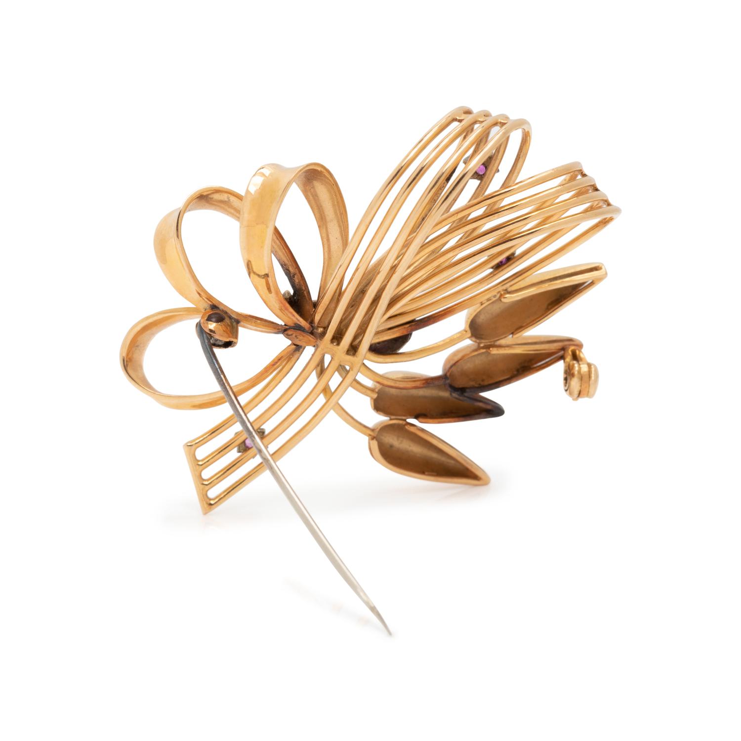 RETRO, BICOLOR GOLD AND RUBY BROOCH