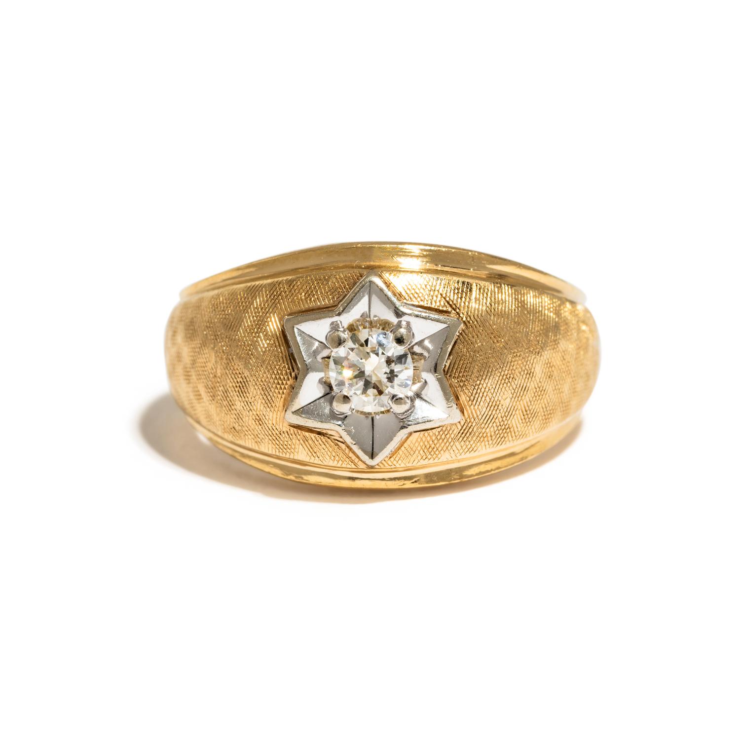 COLLECTION OF YELLOW GOLD JEWELRY