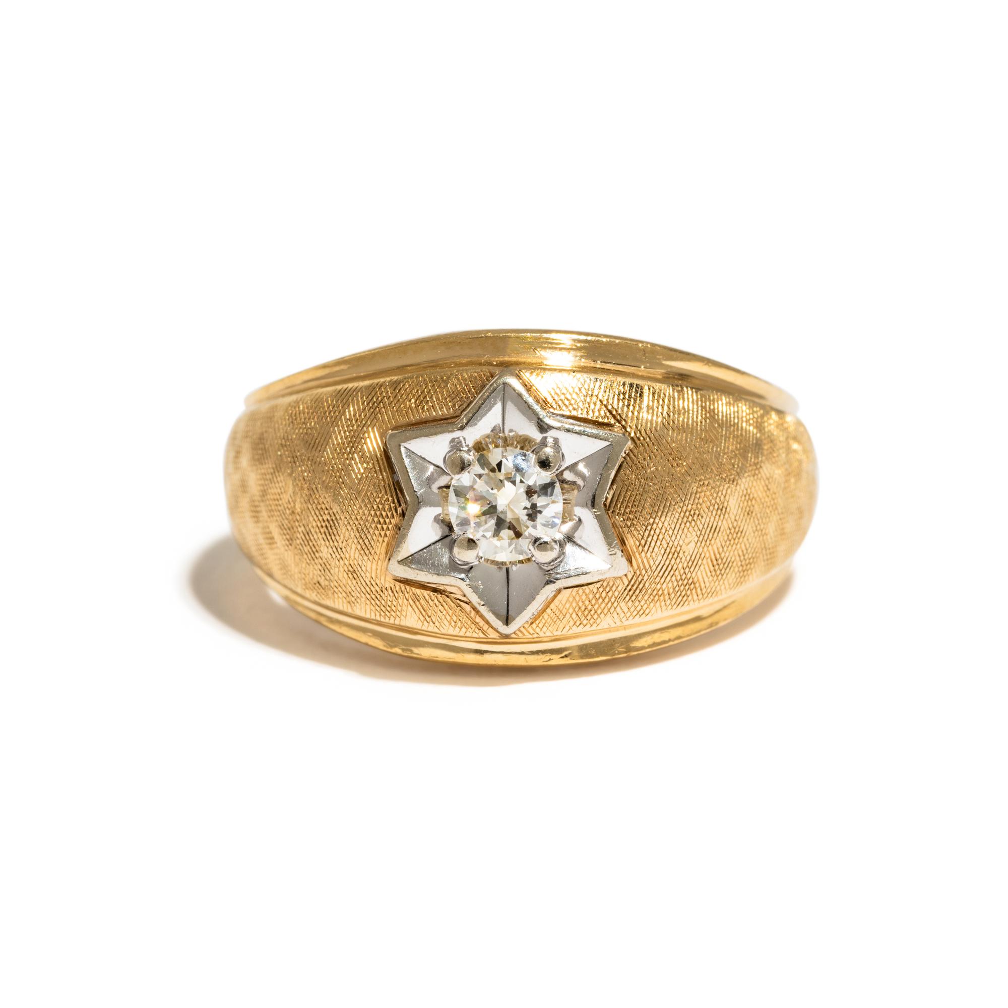 COLLECTION OF YELLOW GOLD JEWELRY