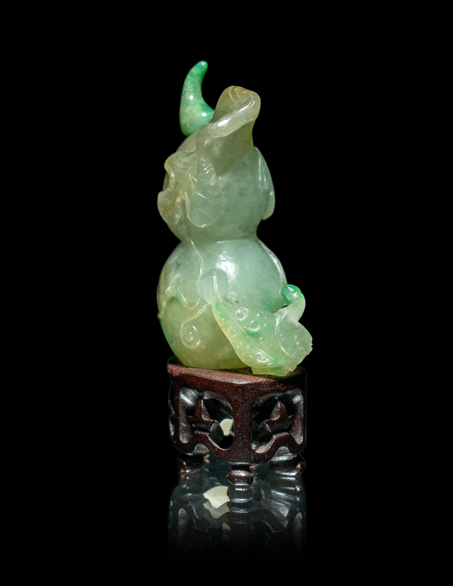 A Chinese Green Jadeite Gourd-Form Snuff Bottle