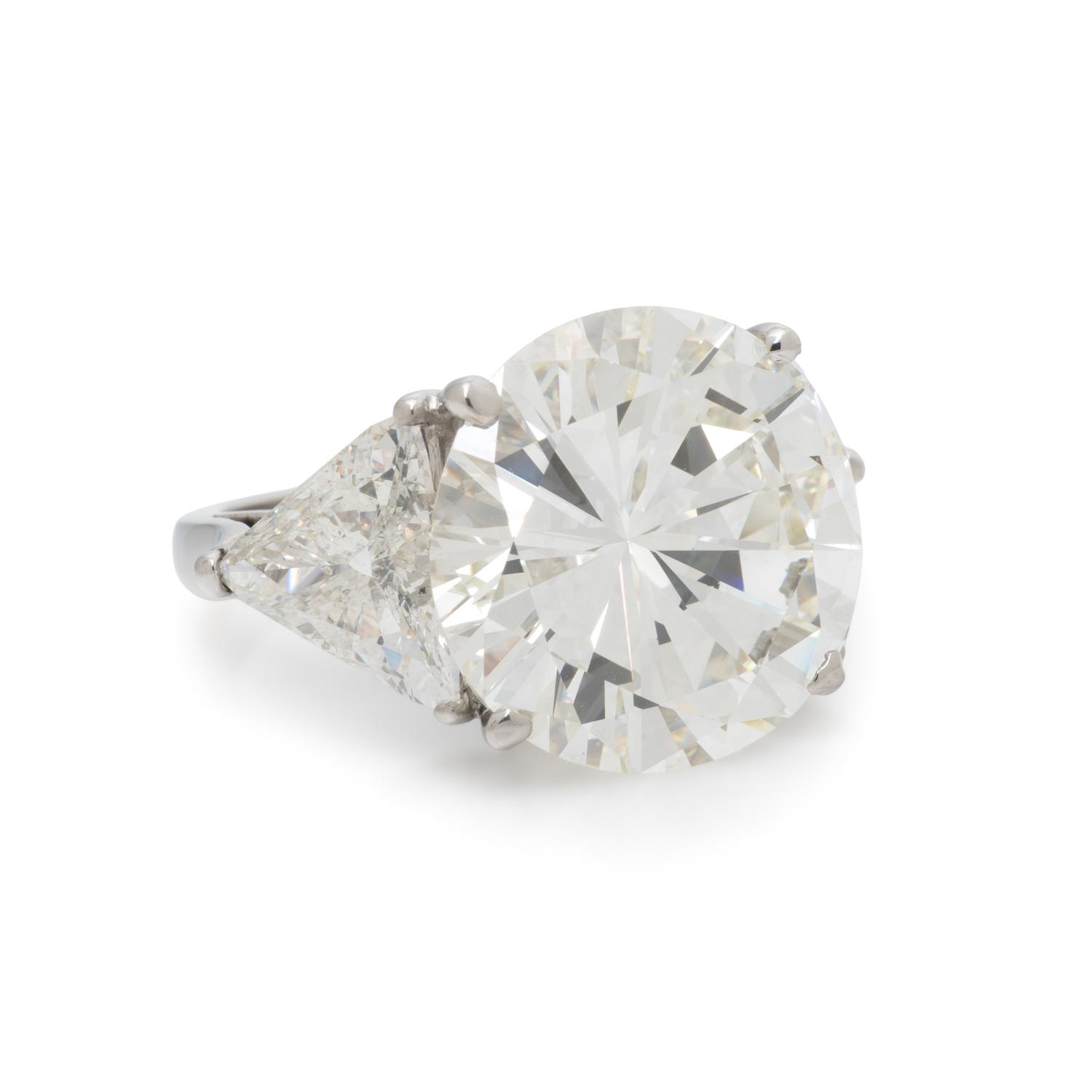 12.32 CARAT ROUND BRILLIANT CUT DIAMOND RING