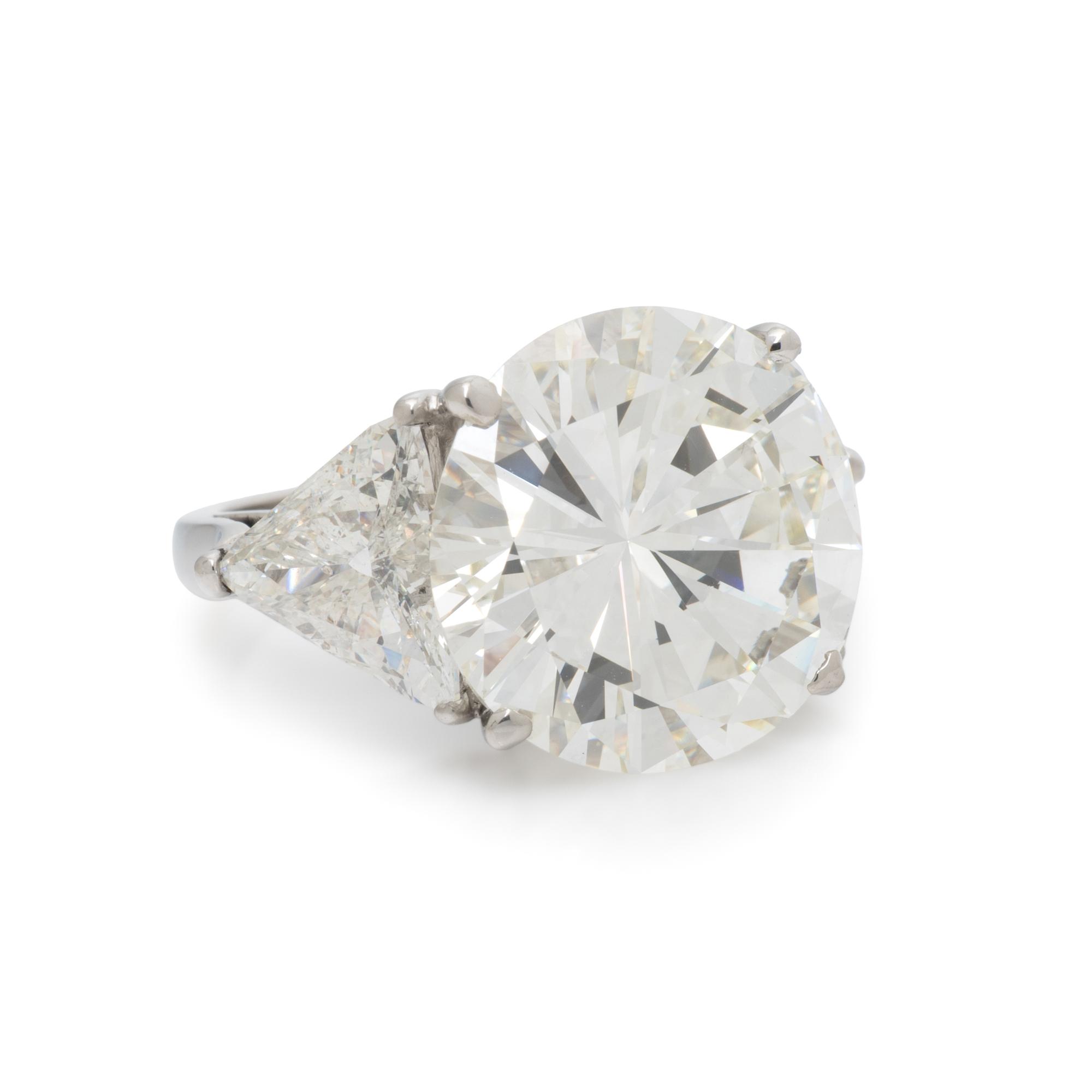 12.32 CARAT ROUND BRILLIANT CUT DIAMOND RING