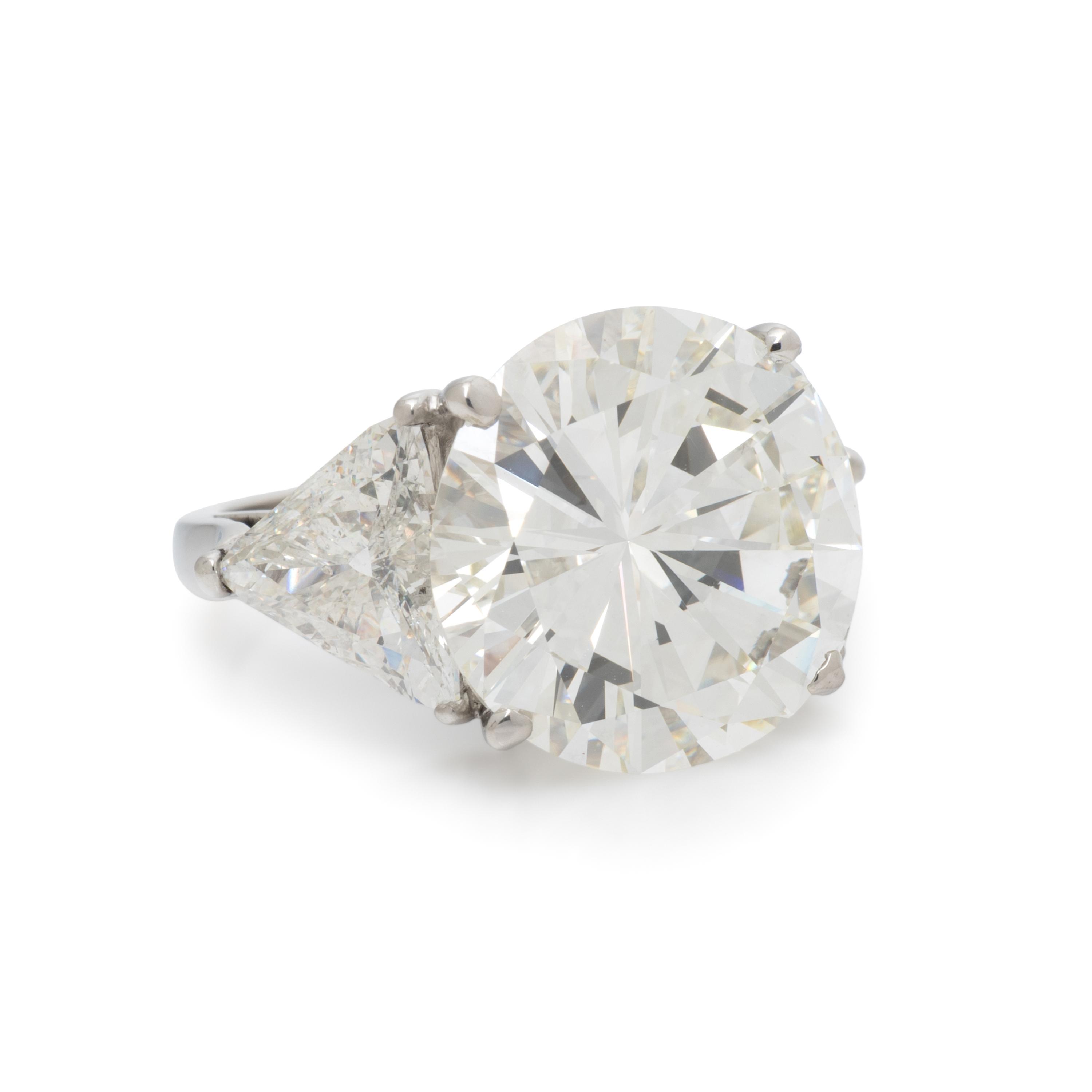 12.32 CARAT ROUND BRILLIANT CUT DIAMOND RING