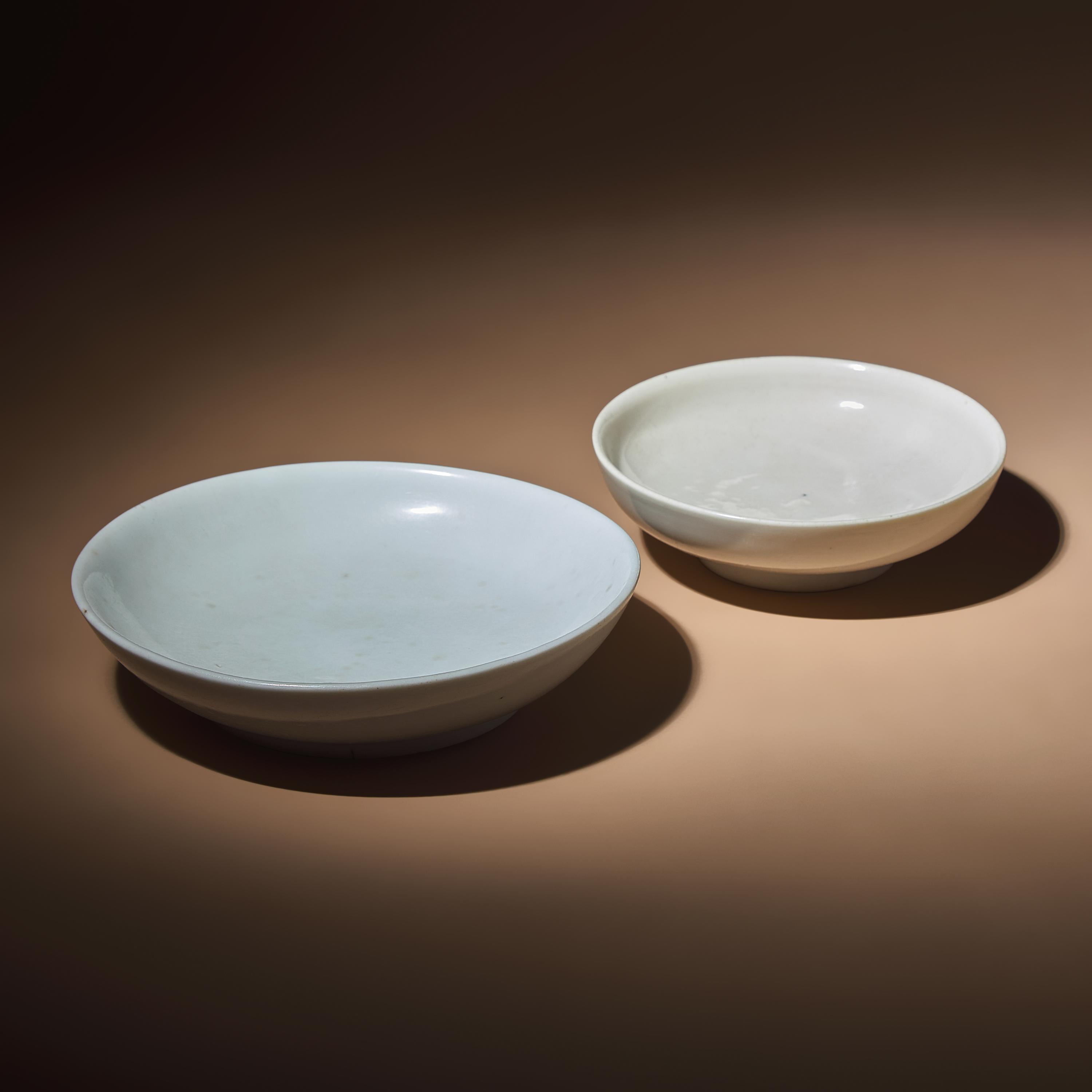 Two Chinese Blanc-de-Chine Porcelain Shallow Bowls, Ming Dynasty — 明 德化白瓷圈足盤兩件