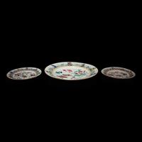 Three Chinese Export Porcelain "Mandarin Ducks and Immortals" Dishes, 18th Century — 清中期 外銷粉彩蓮塘雙鴨圖賞盤三件
