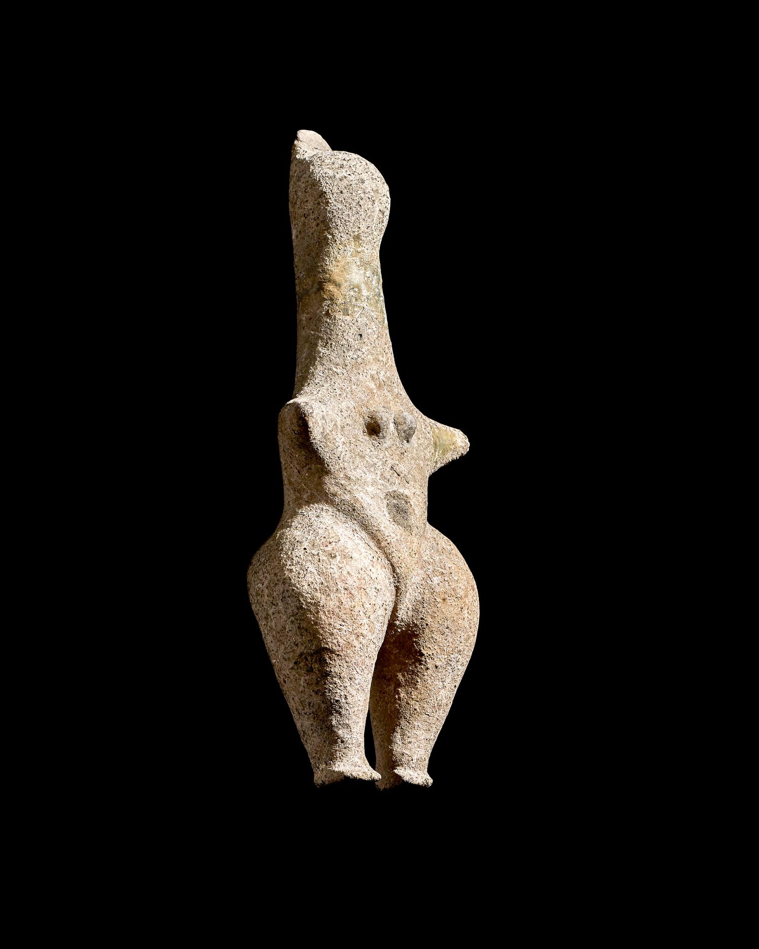 An Amlash Terracotta Female Figure