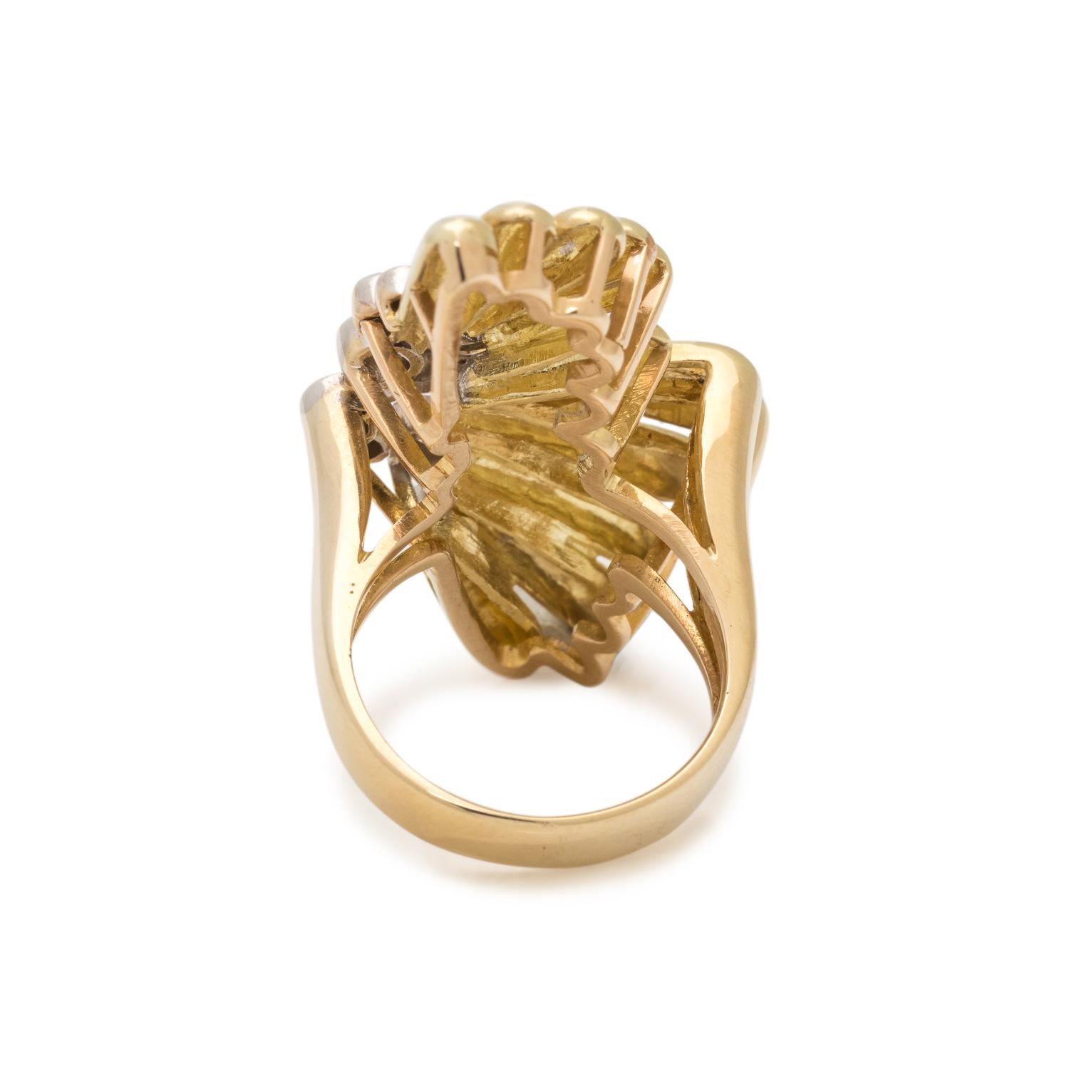 YELLOW GOLD AND DIAMOND RING