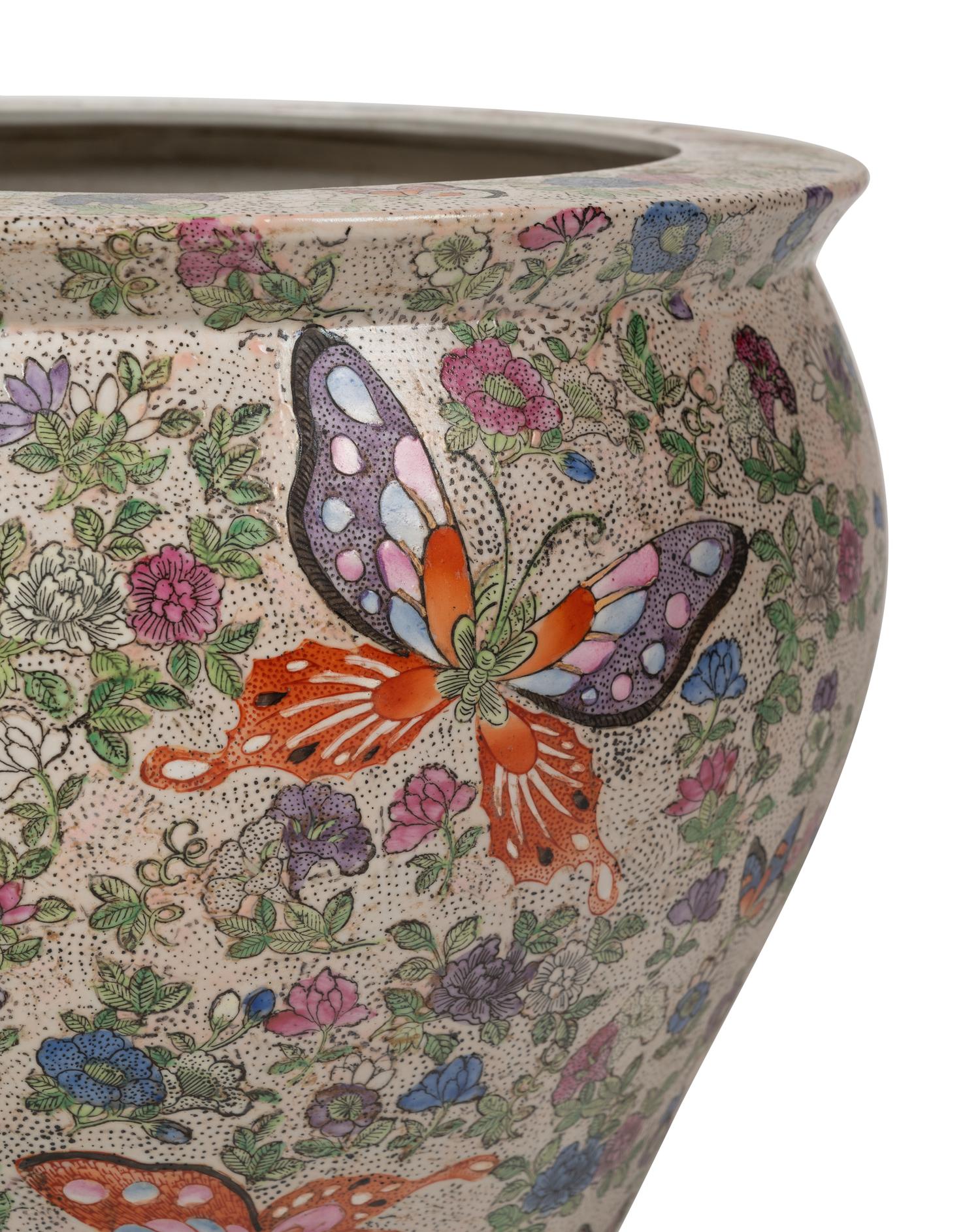 A Chinese Export Porcelain Jardinière