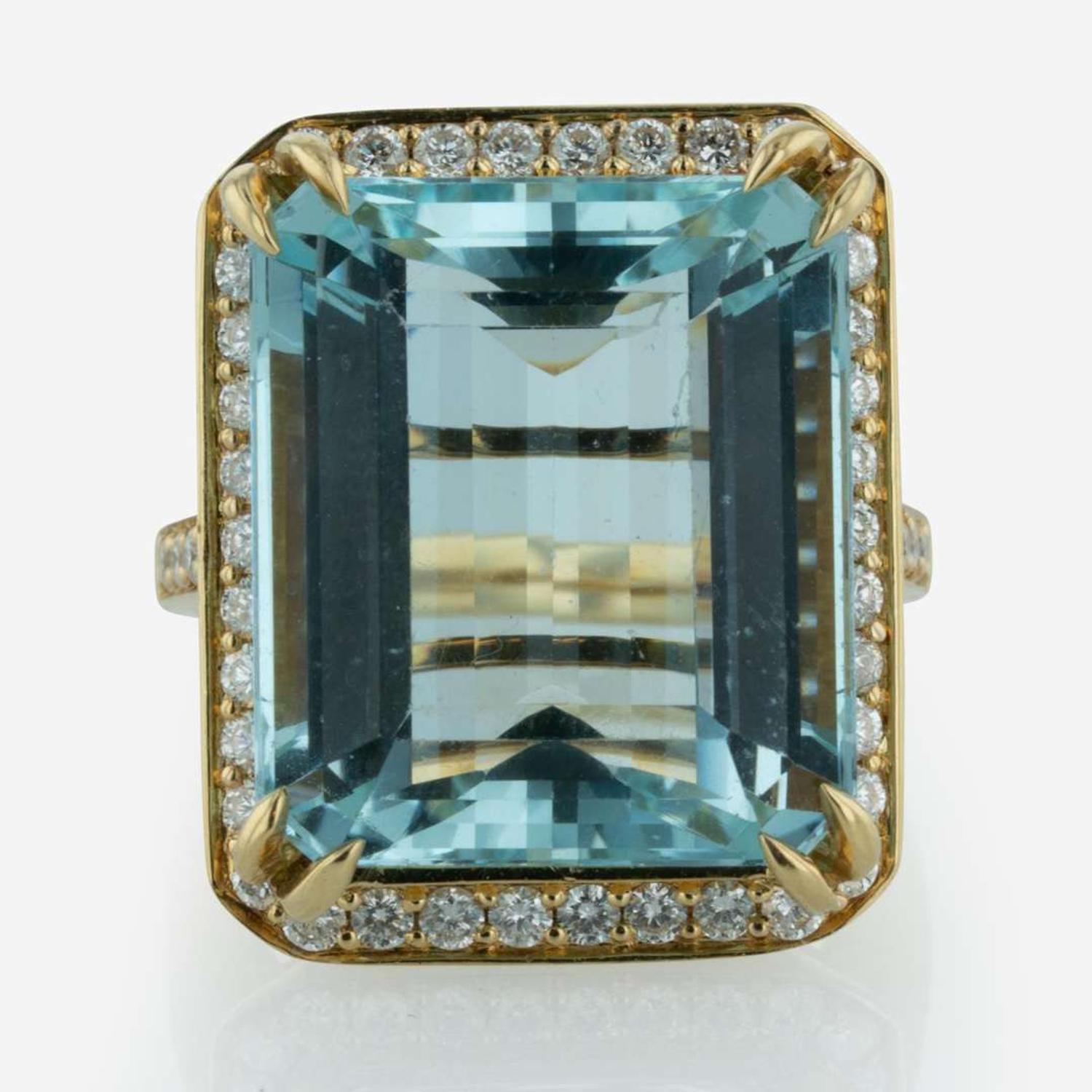 An Aquamarine, Diamond, and 18K Yellow Gold Ring