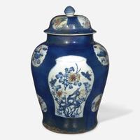 A very large Chinese underglaze blue and red jar and cover 青花釉里红大盖罐 18th century ????