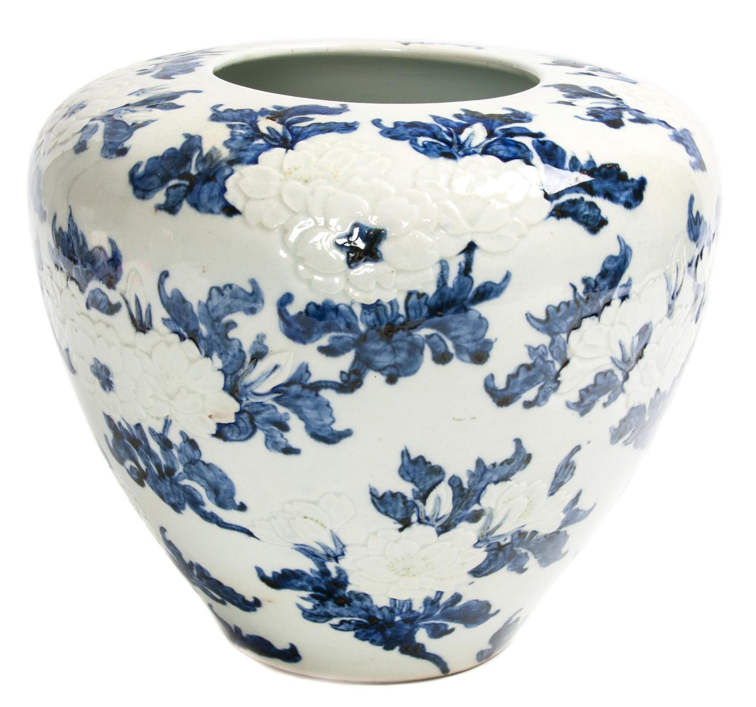 A Chinese Porcelain Planter Height 11 inches. — 20TH CENTURY