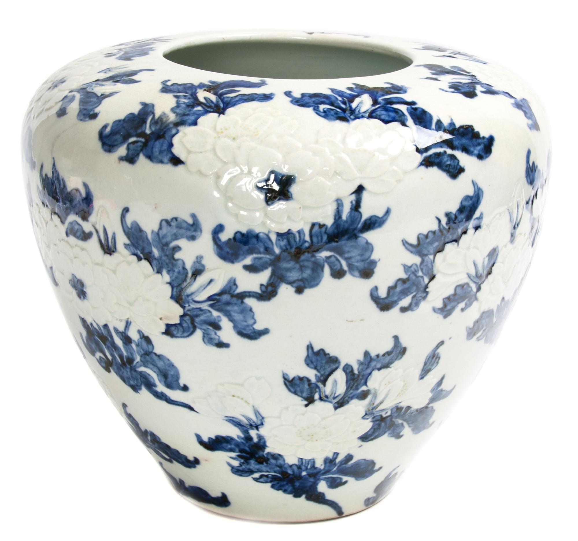 A Chinese Porcelain Planter Height 11 inches. — 20TH CENTURY