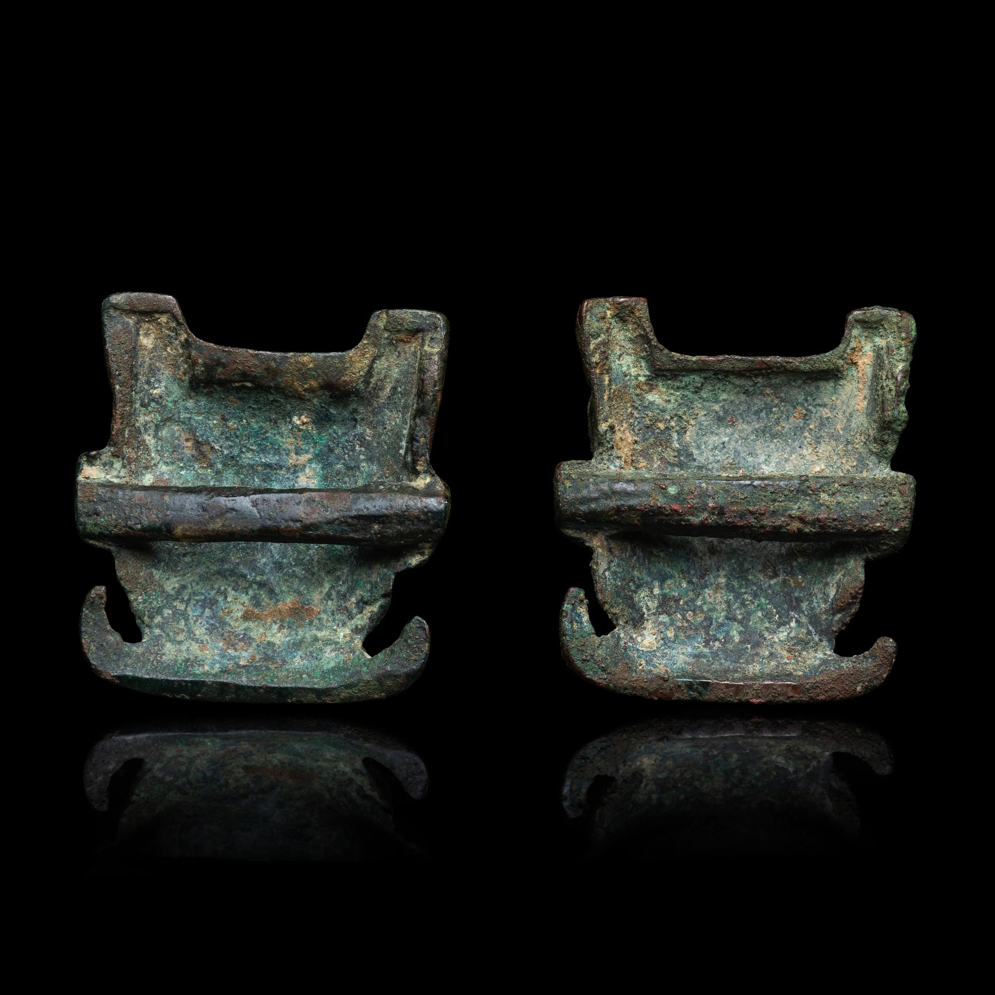 A Pair of Chinese Turquoise and Glass Inset Bronze Beast Mask Harness Ornaments, Late Western Zhou Dynasty-Warring States Period 西周晚期-戰國 青銅嵌松石饕餮紋马饰一對