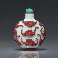 A Chinese Carved Red-Overlaid White Glass "Bats" Snuff Bottle, Qing Dynasty, Circa 1780-1850 — 1780-1850年 涅白地套紅料蝙蝠紋鼻煙壺