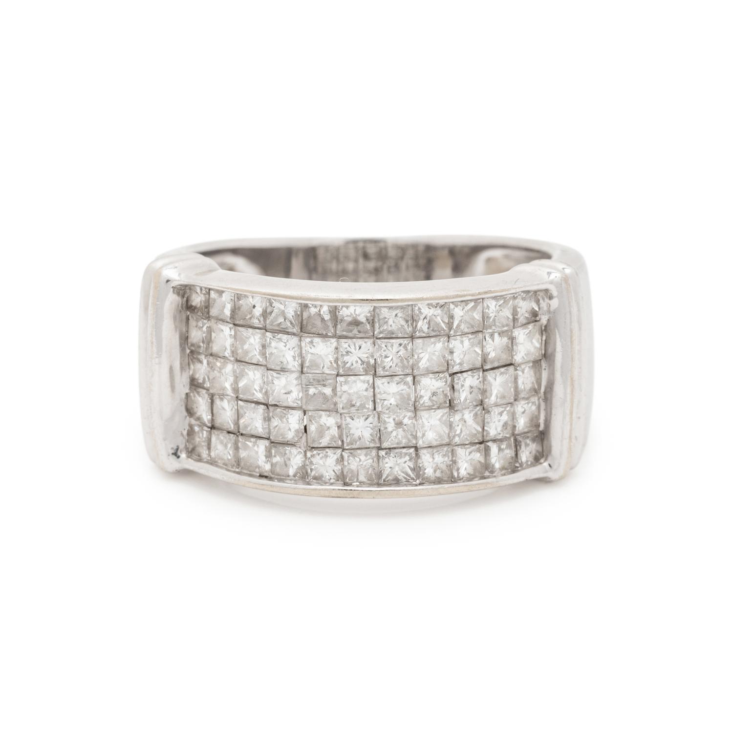 WHITE GOLD AND DIAMOND RING