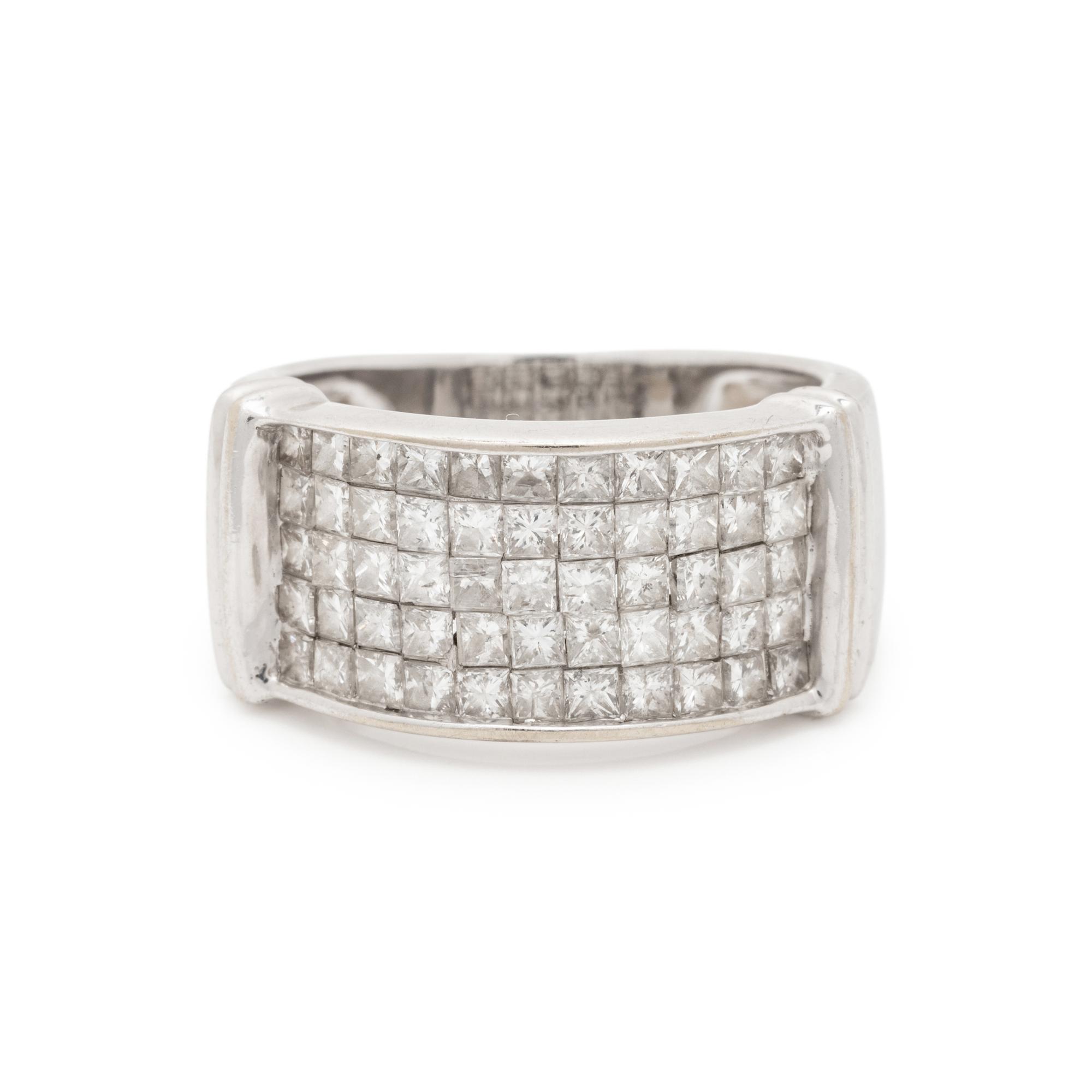 WHITE GOLD AND DIAMOND RING