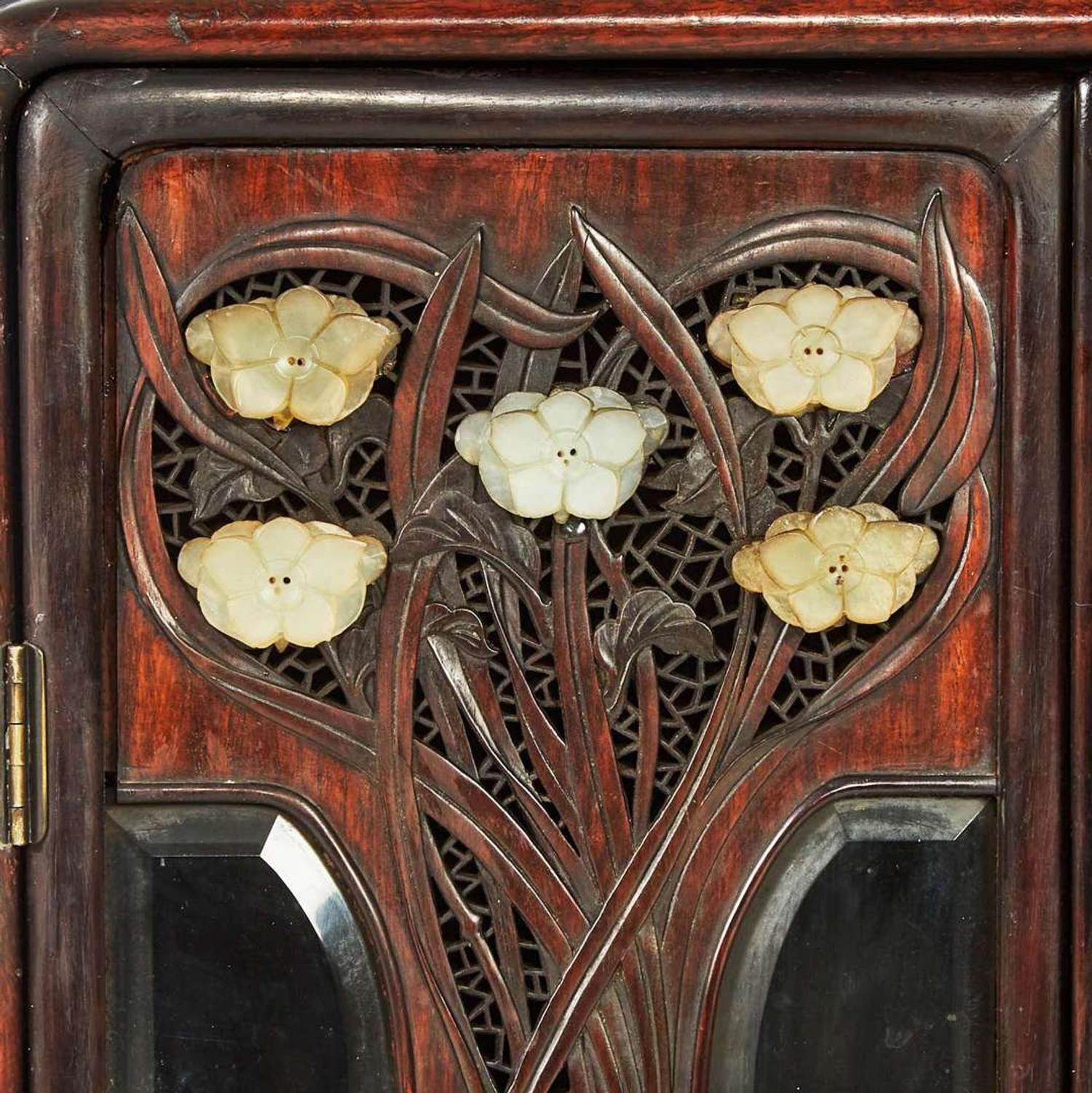 A small Japanese hardwood cabinet with Chinese jade inlays 白玉镶嵌日本硬木小柜