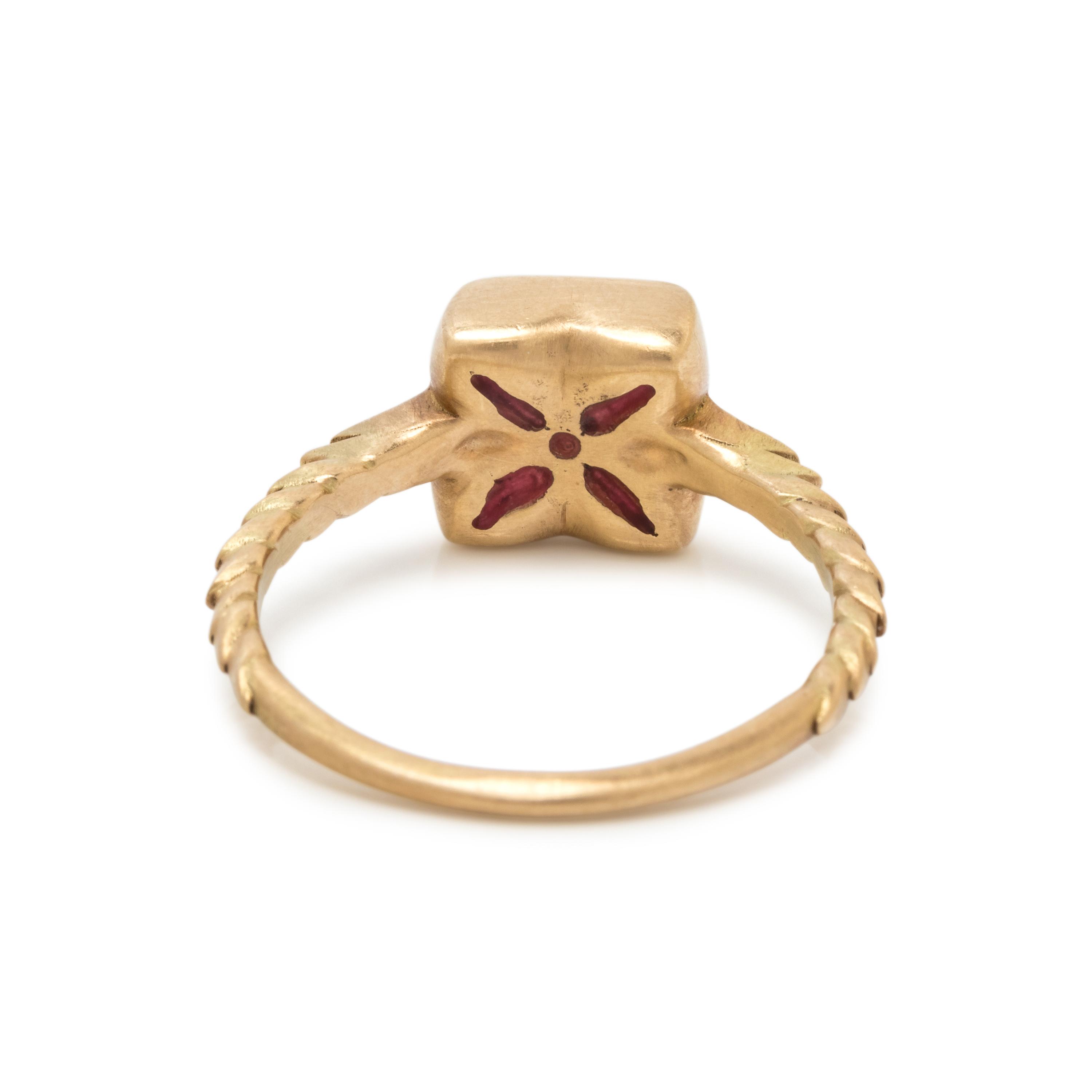 YELLOW GOLD AND DIAMOND RING