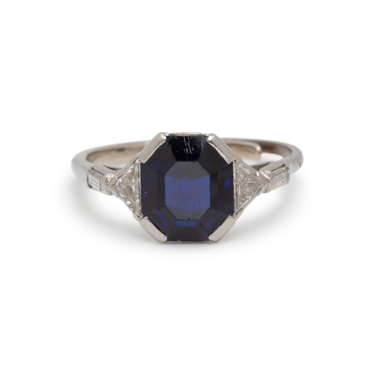 SAPPHIRE AND DIAMOND RING
