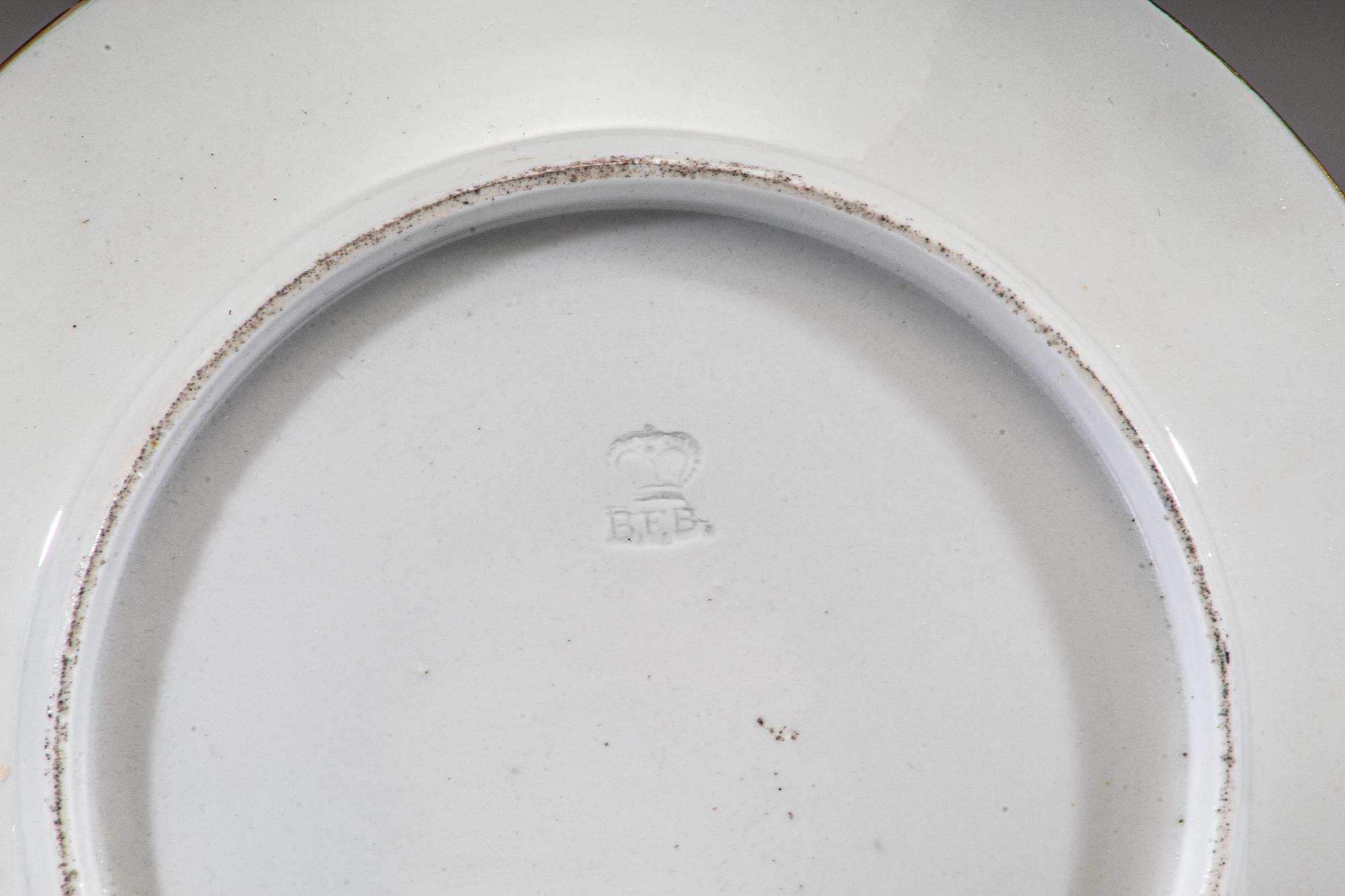 A Group of Worcester (Barr, Flight and Barr or Flight, Barr and Barr) Bat-Printed and Parcel Gilt Porcelain Table Articles