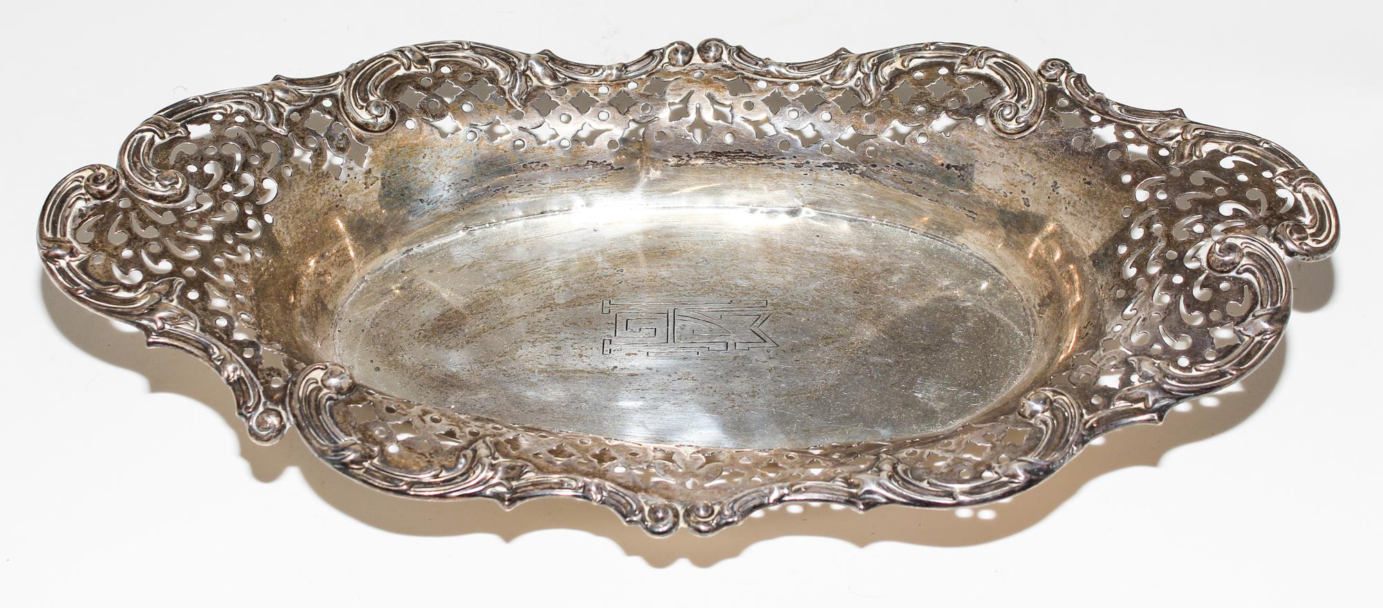 An American Silver Bowl, Woodside Sterling Co. Width 13 1/8 inches. — EARLY 20TH CENTURY