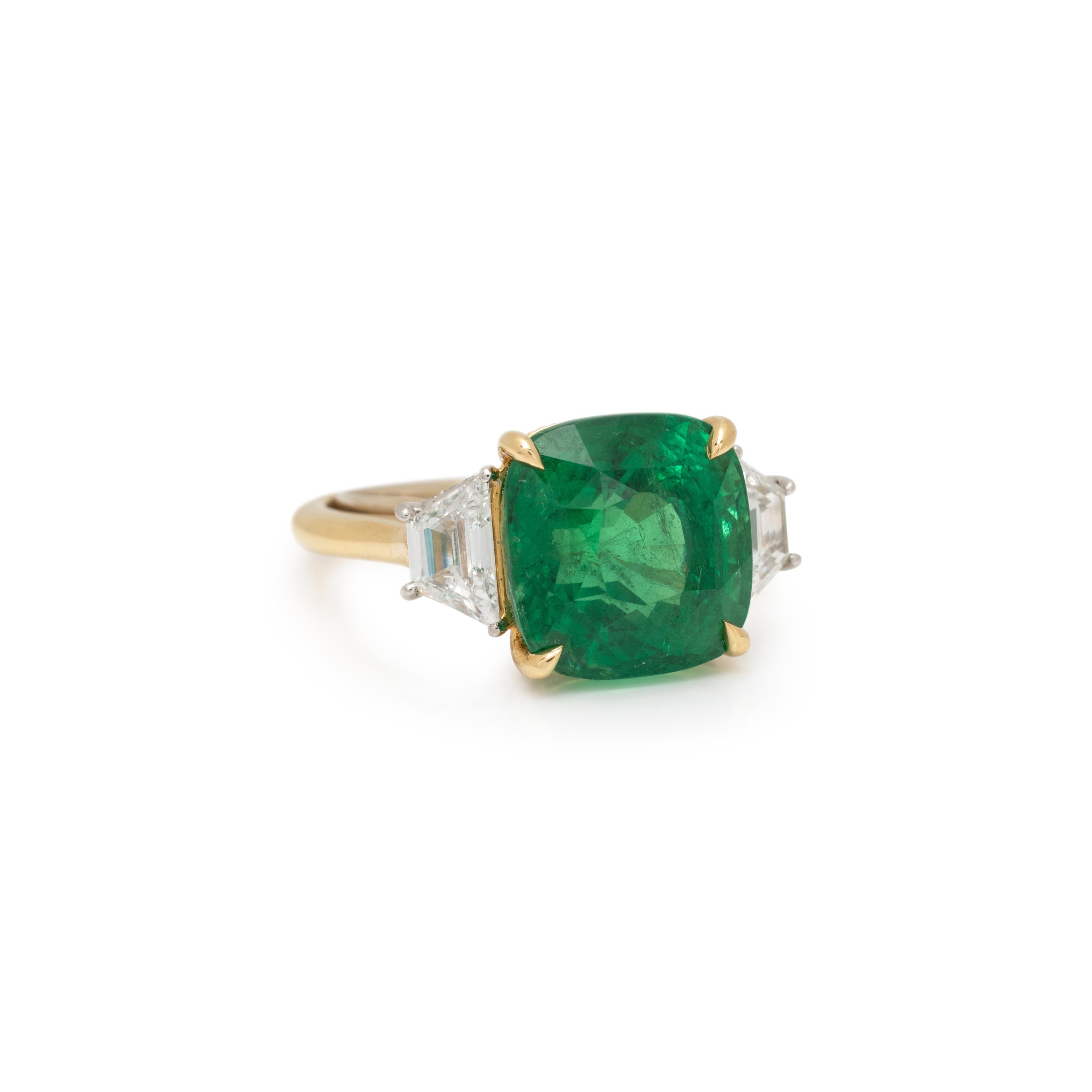 TSAVORITE GARNET AND DIAMOND RING