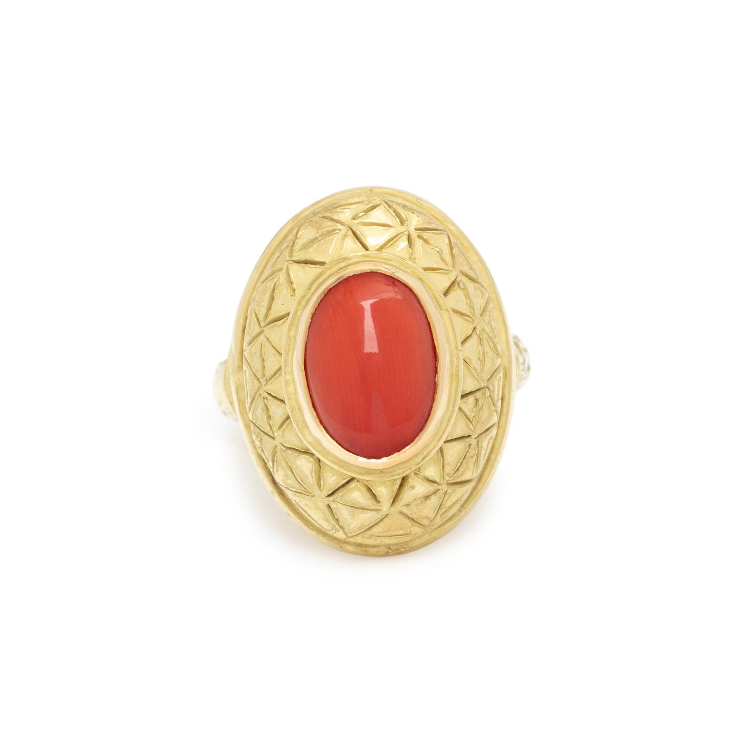 YELLOW GOLD AND CORAL RING