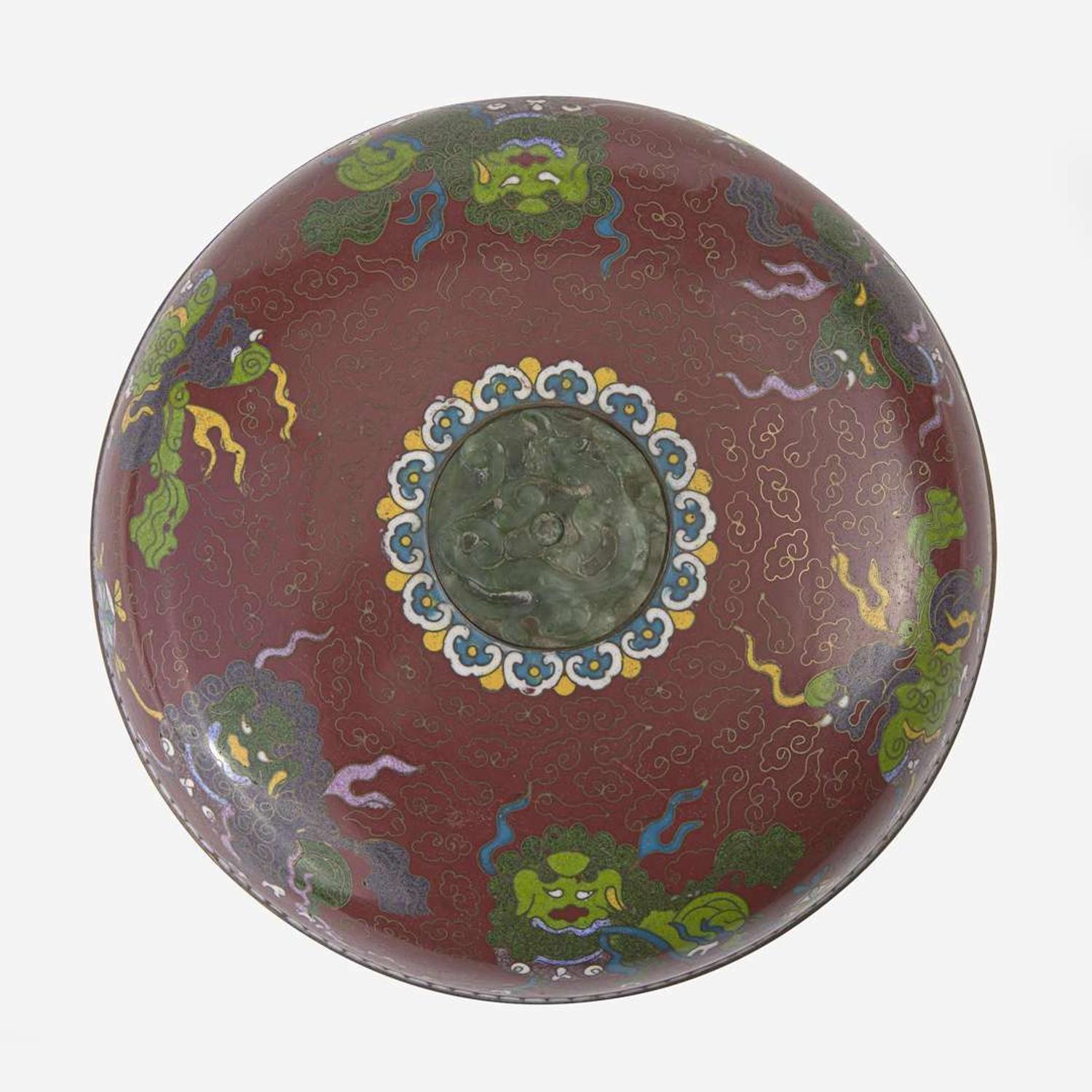 A Chinese jade-embellished cloisonné box 翠玉嵌掐丝珐琅圆盒