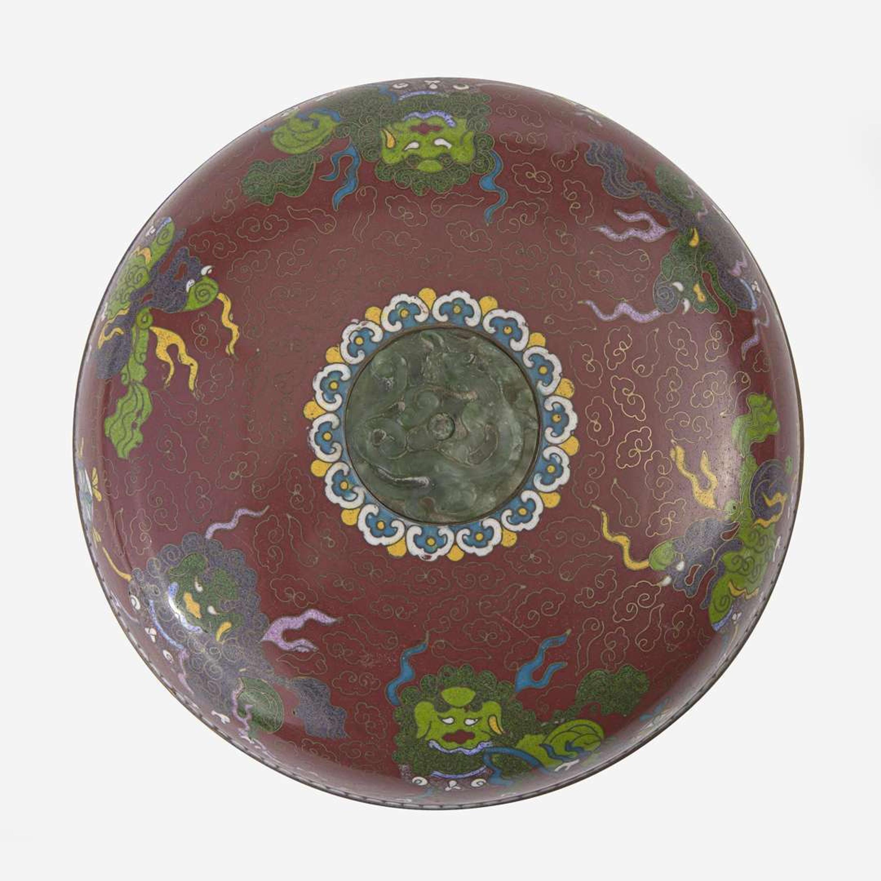 A Chinese jade-embellished cloisonné box 翠玉嵌掐丝珐琅圆盒