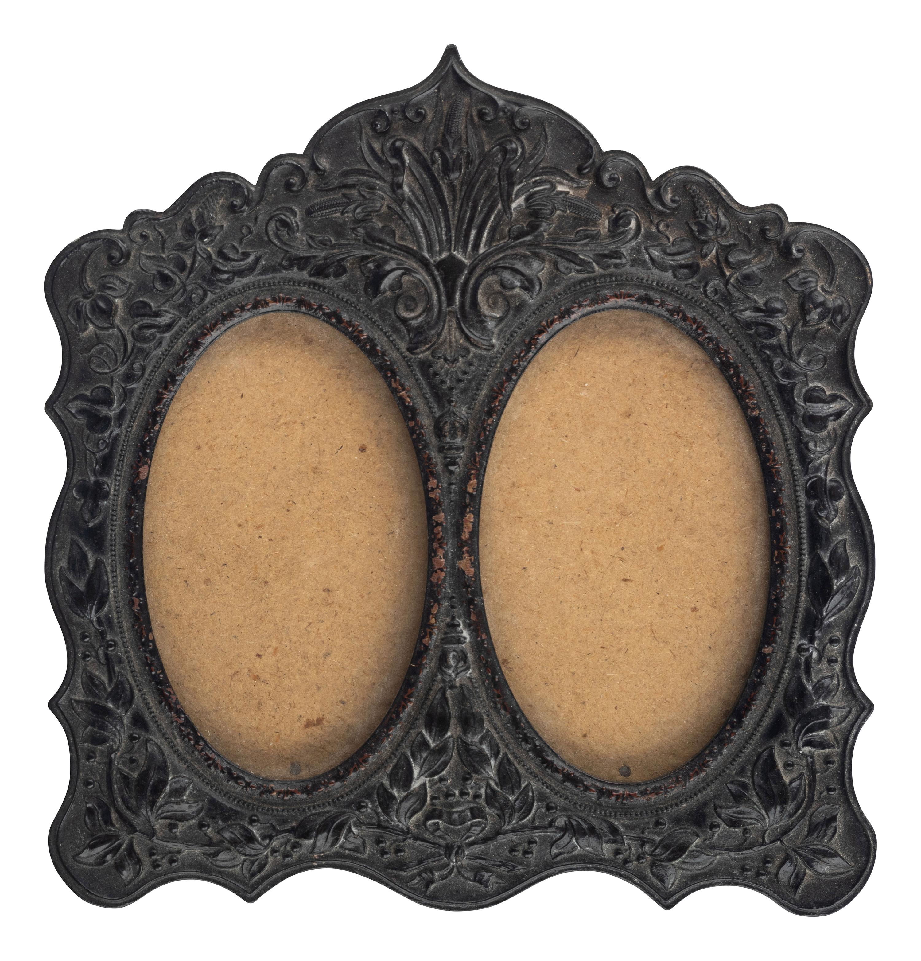 [EARLY PHOTOGRAPHY - CASES & FRAMES]. A group of 20 assorted union cases, most containing images, including: