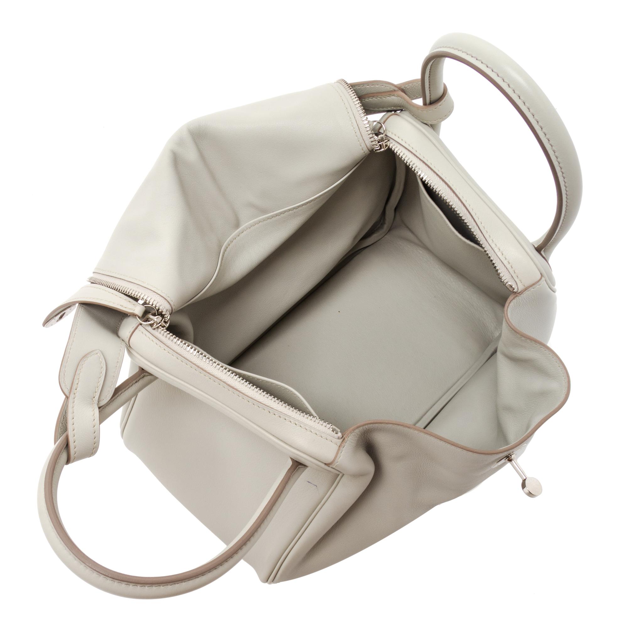 An Hermes Gris Pearle Swift Lindy 30 Handbag, 12" x 7.5" x 6.5".