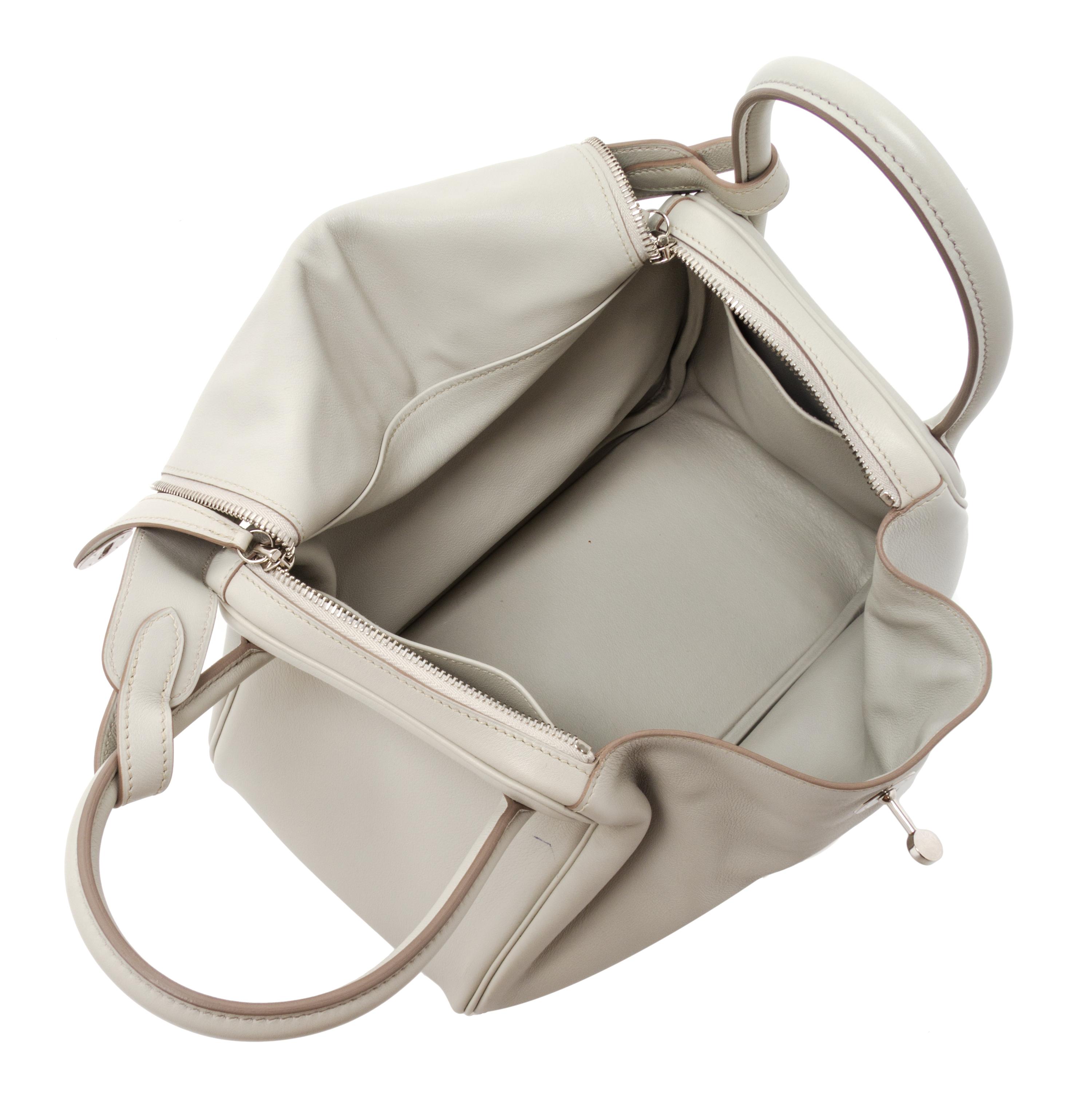 An Hermes Gris Pearle Swift Lindy 30 Handbag, 12" x 7.5" x 6.5".