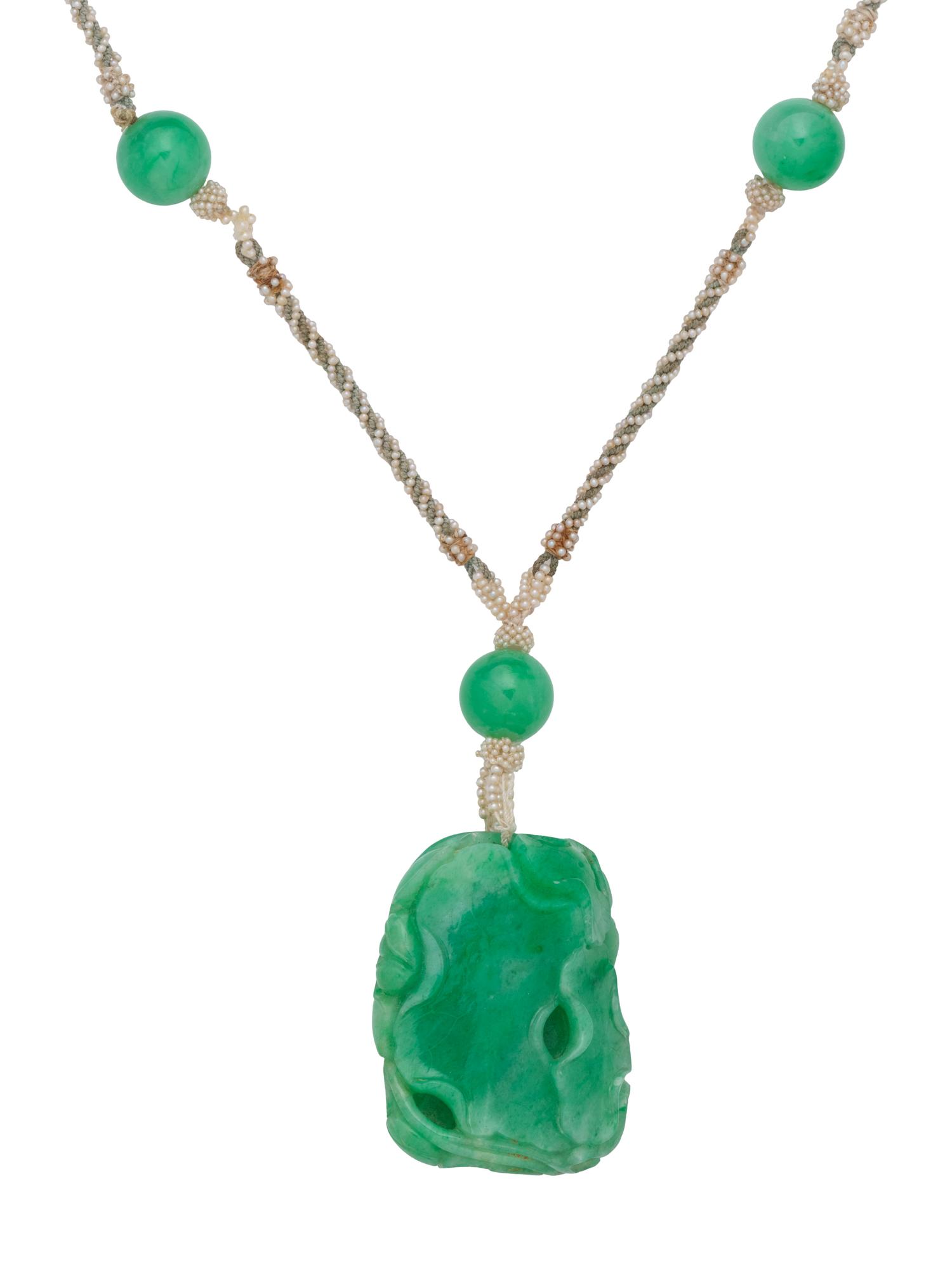 19TH CENTURY, CARVED JADE AND SEED PEARL NECKLACE