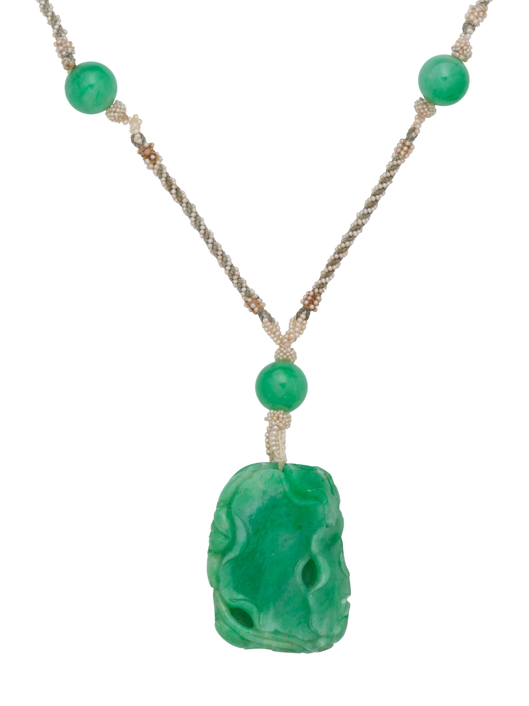 19TH CENTURY, CARVED JADE AND SEED PEARL NECKLACE