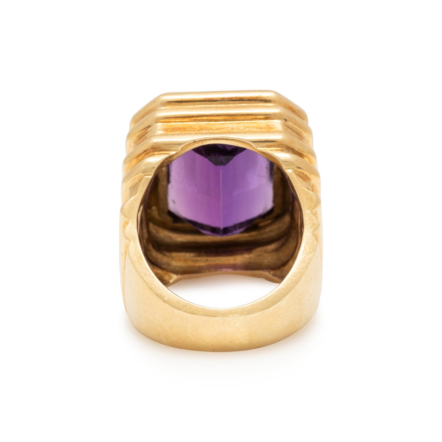 AMETHYST AND YELLOW GOLD RING